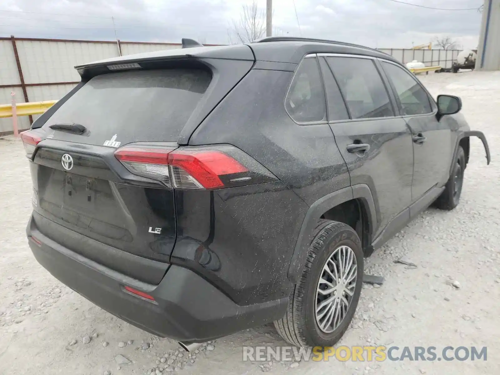 4 Photograph of a damaged car JTMH1RFV5KD516616 TOYOTA RAV4 2019