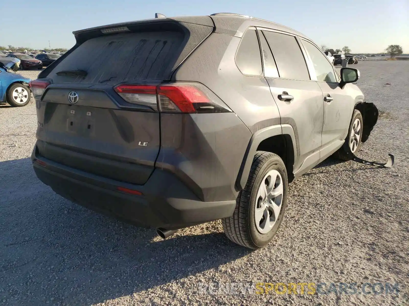 4 Photograph of a damaged car JTMH1RFV5KJ001729 TOYOTA RAV4 2019