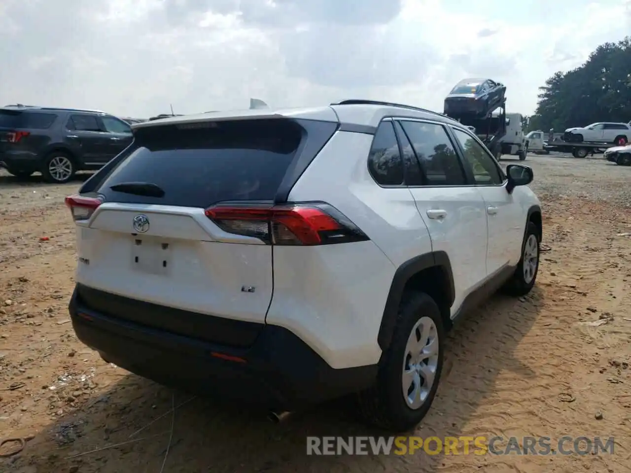 4 Photograph of a damaged car JTMH1RFV5KJ002198 TOYOTA RAV4 2019