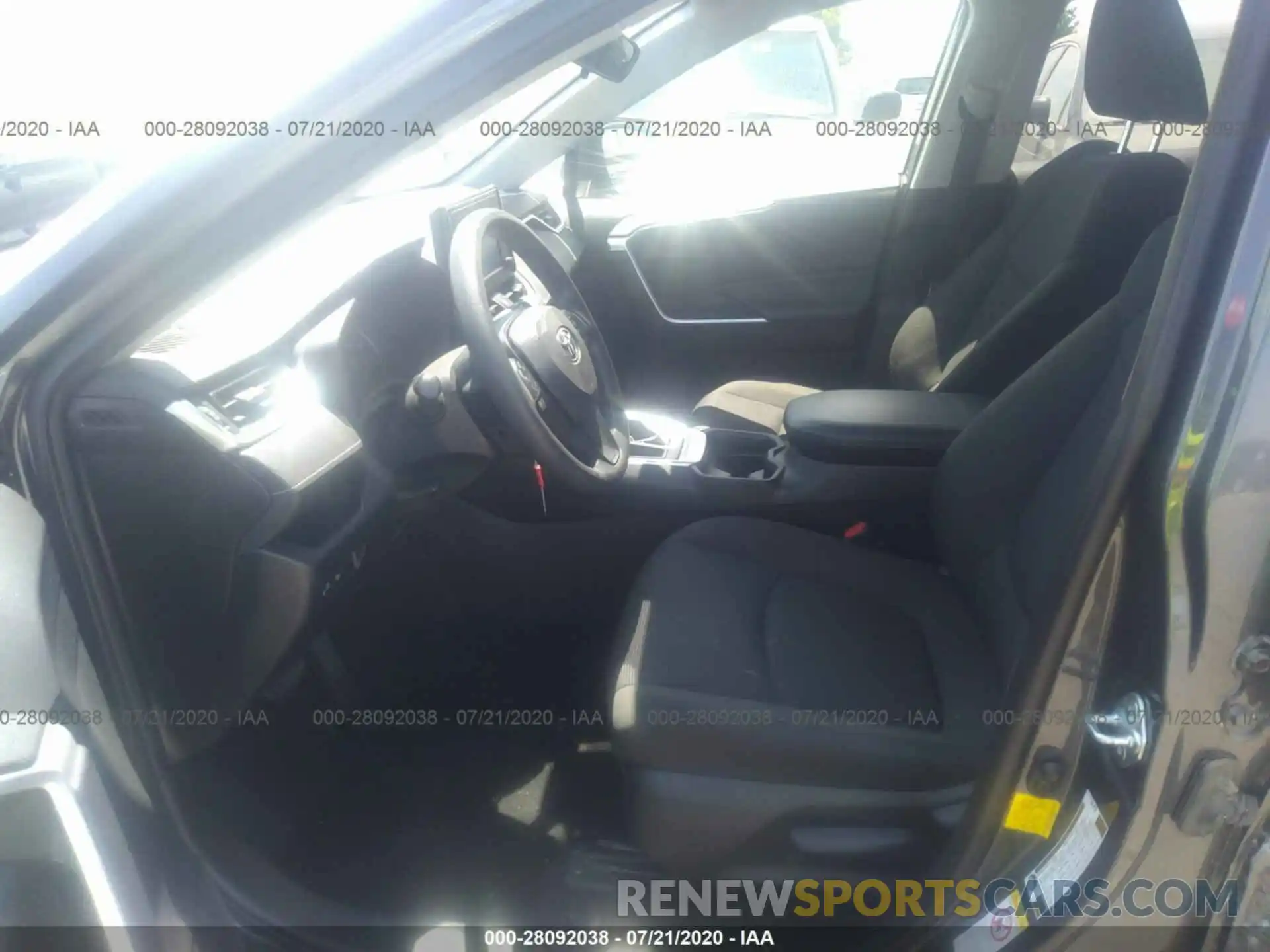 5 Photograph of a damaged car JTMH1RFV5KJ003724 TOYOTA RAV4 2019