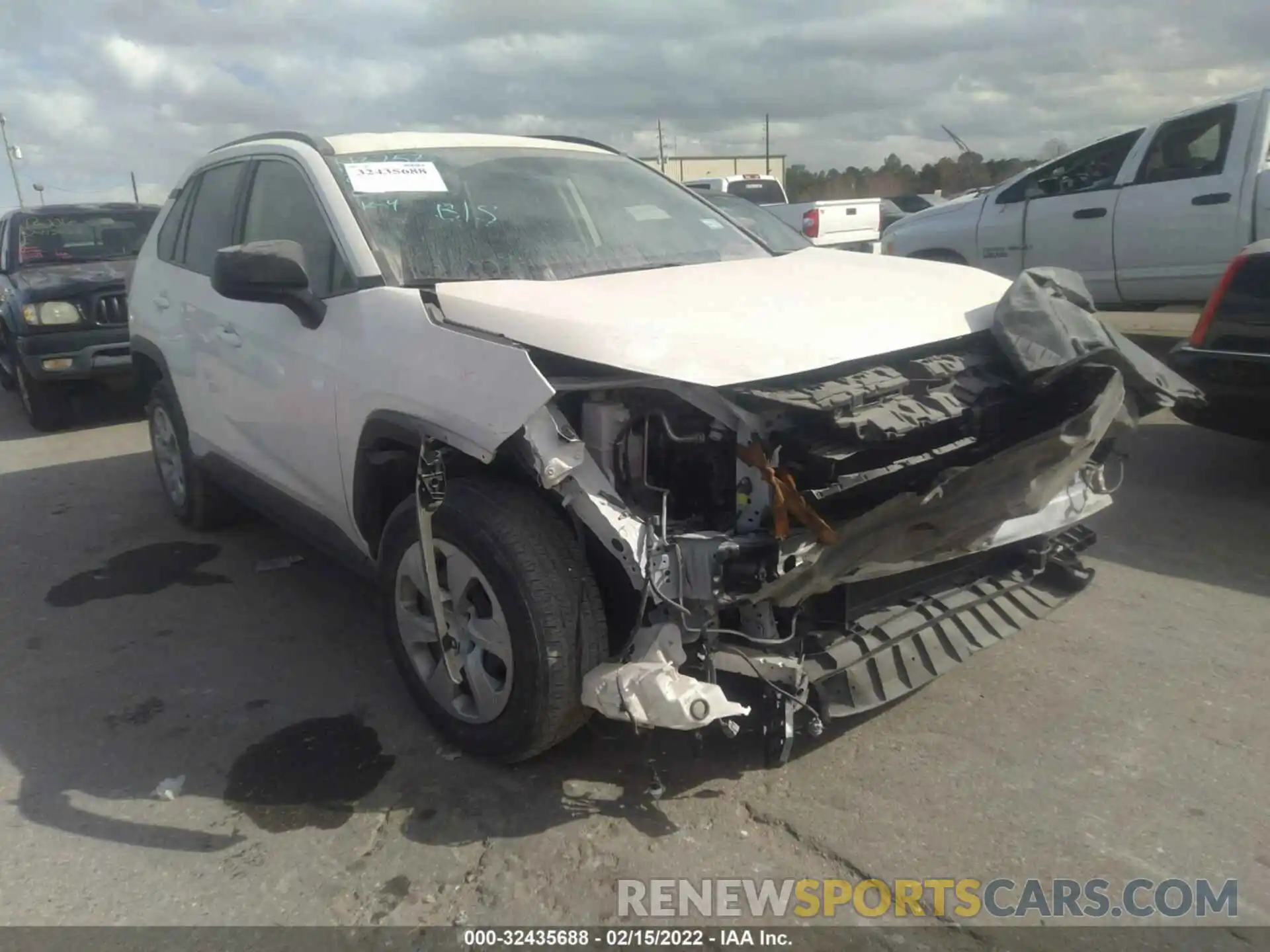 1 Photograph of a damaged car JTMH1RFV5KJ004999 TOYOTA RAV4 2019