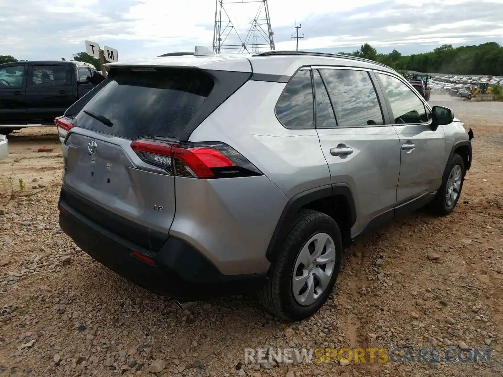 4 Photograph of a damaged car JTMH1RFV5KJ005800 TOYOTA RAV4 2019