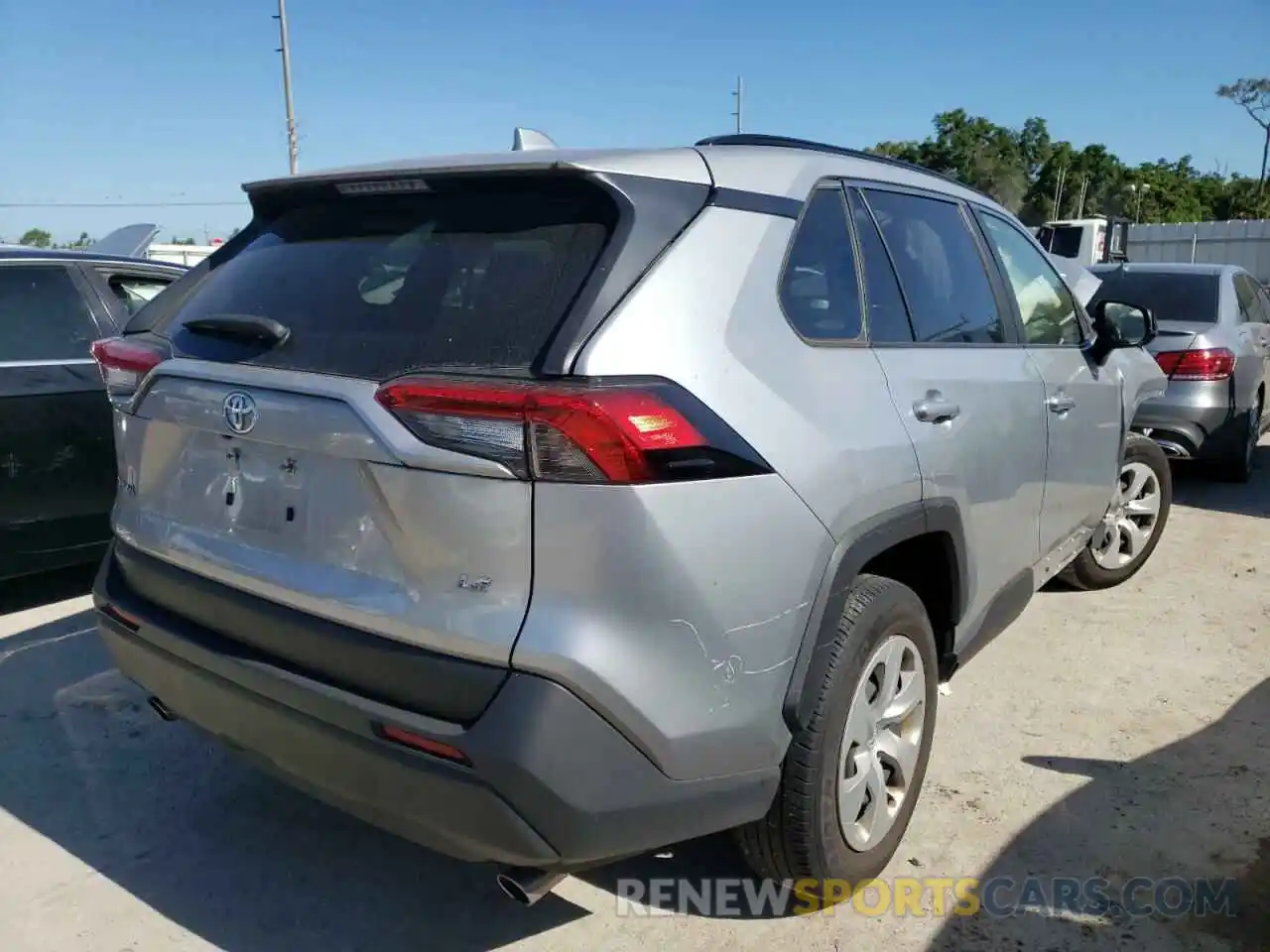 4 Photograph of a damaged car JTMH1RFV5KJ006087 TOYOTA RAV4 2019