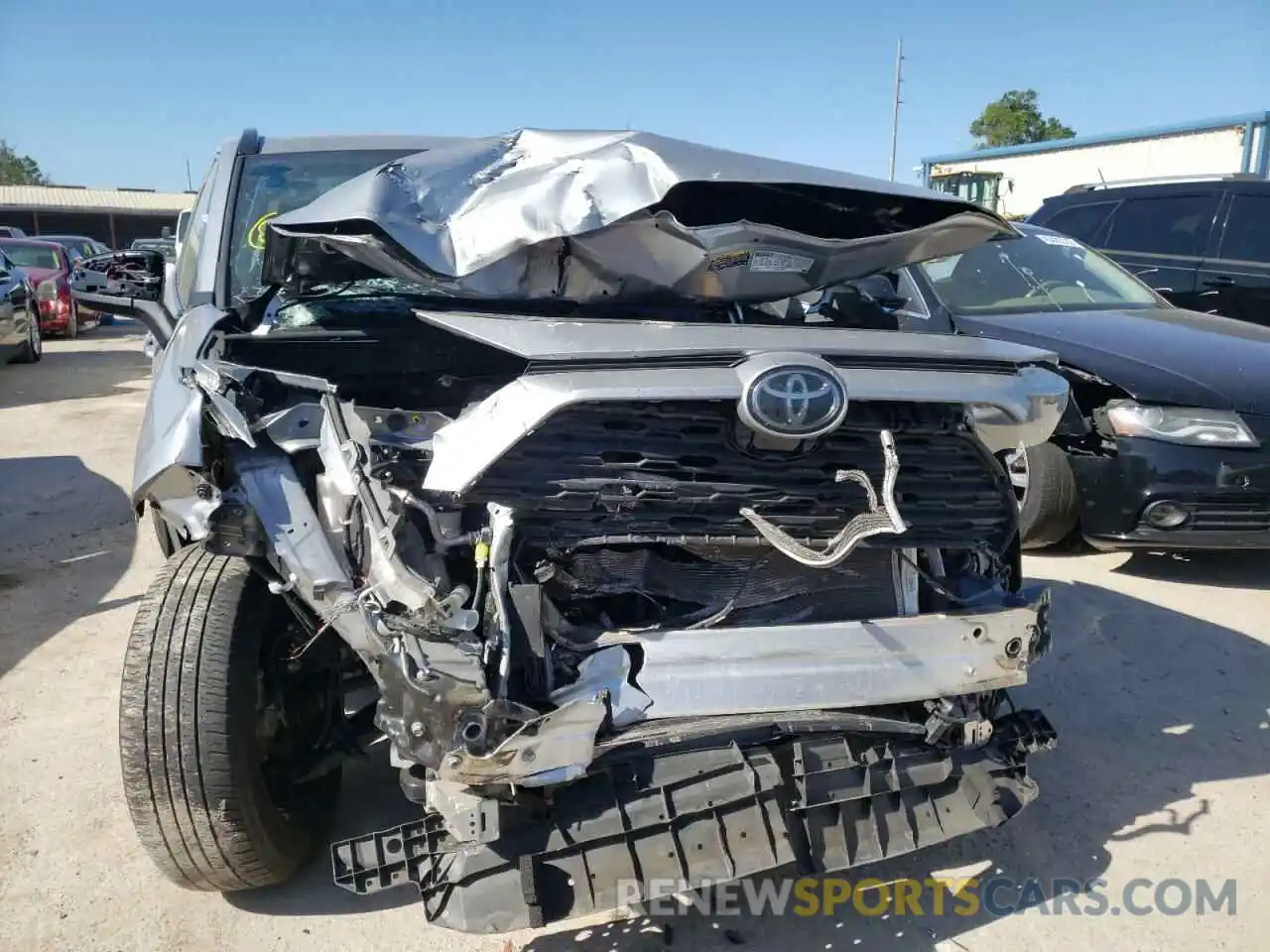 9 Photograph of a damaged car JTMH1RFV5KJ006087 TOYOTA RAV4 2019