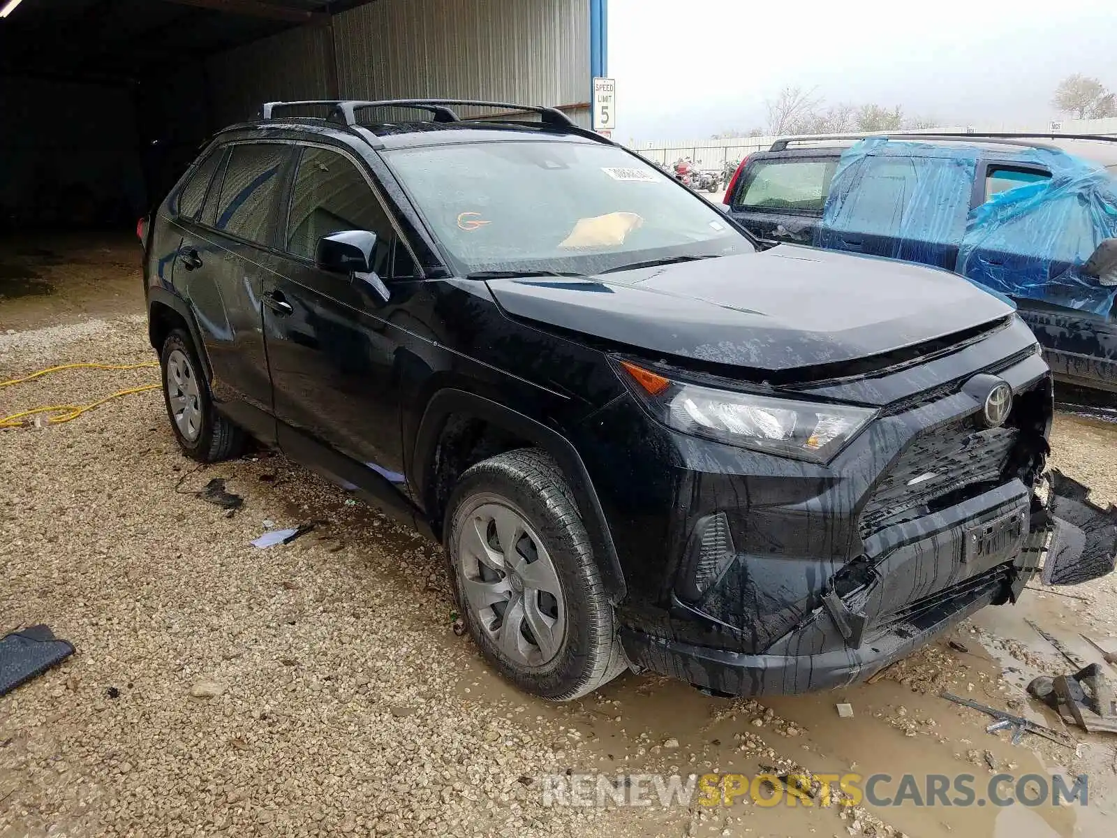 1 Photograph of a damaged car JTMH1RFV5KJ007546 TOYOTA RAV4 2019