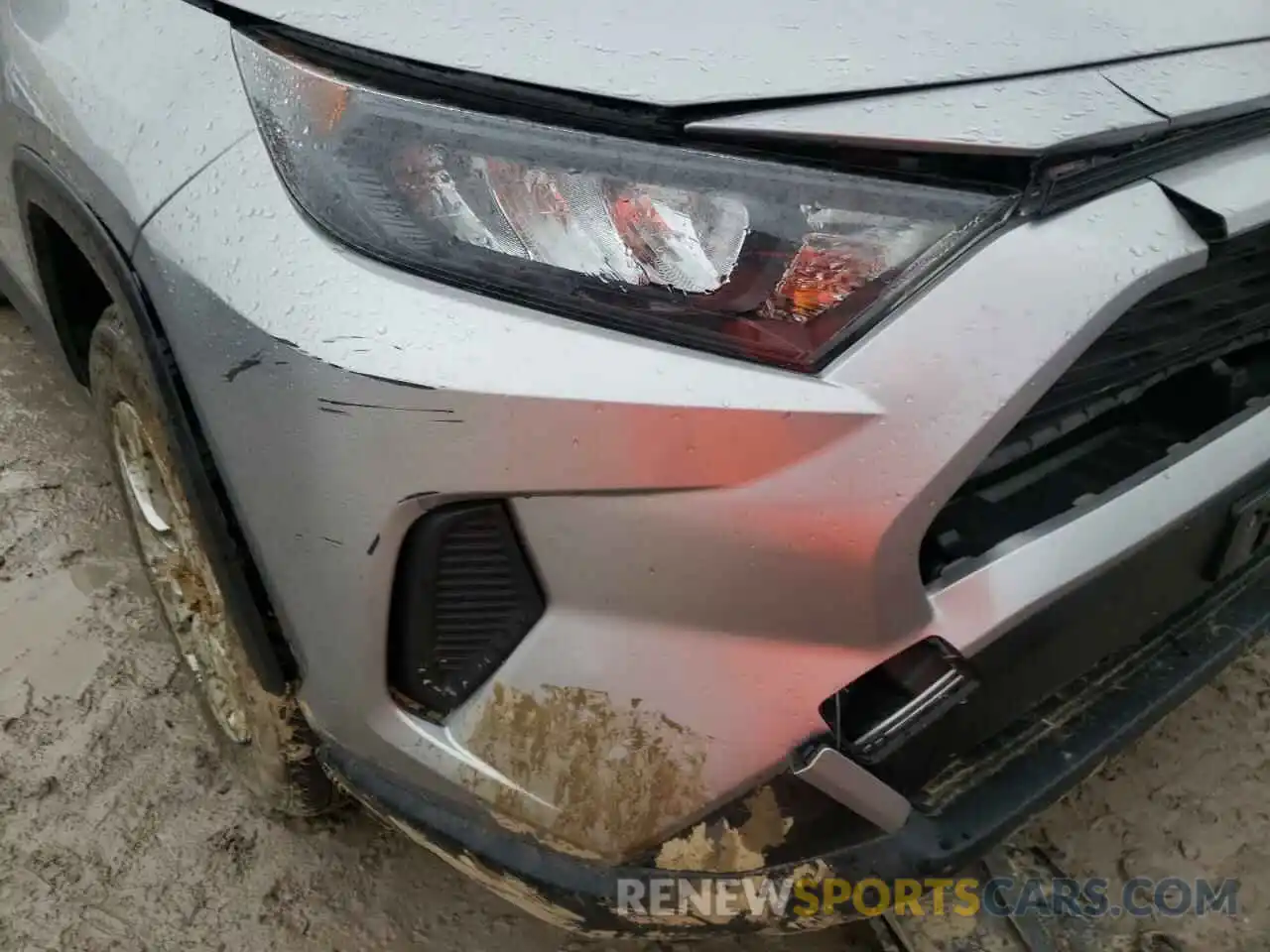 10 Photograph of a damaged car JTMH1RFV5KJ008874 TOYOTA RAV4 2019