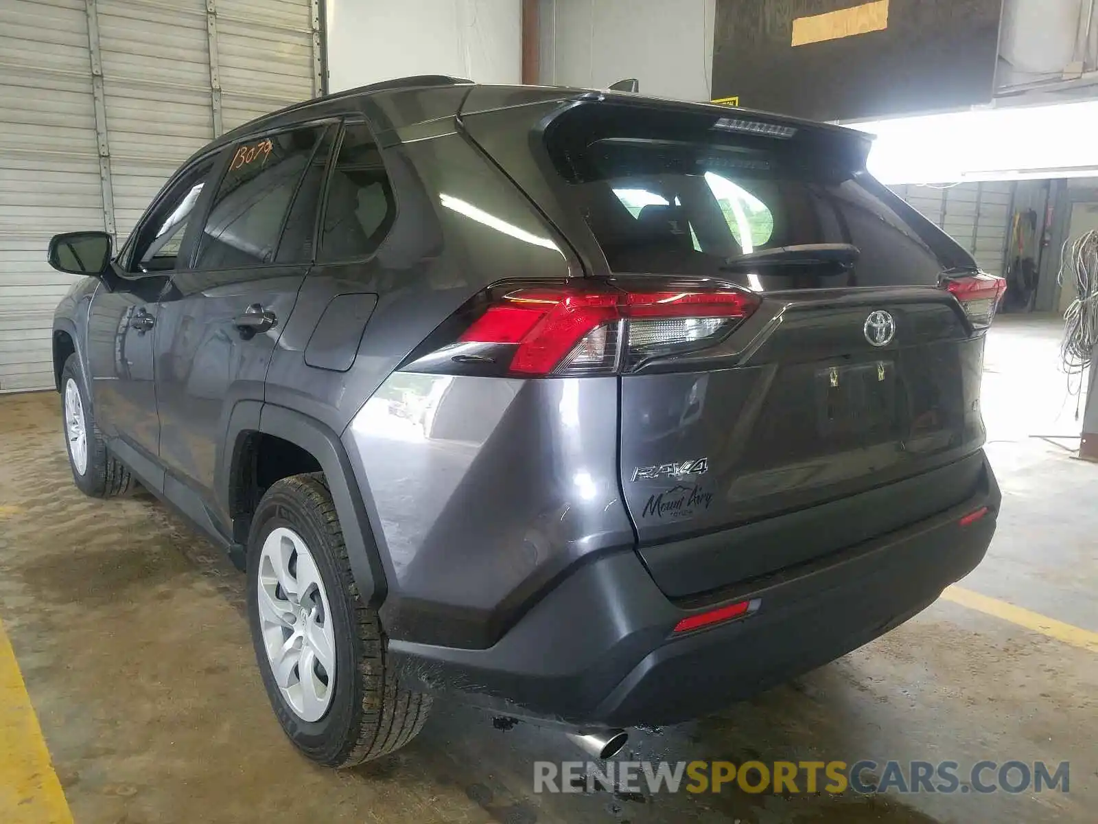 3 Фотография поврежденного автомобиля JTMH1RFV5KJ010771 TOYOTA RAV4 2019