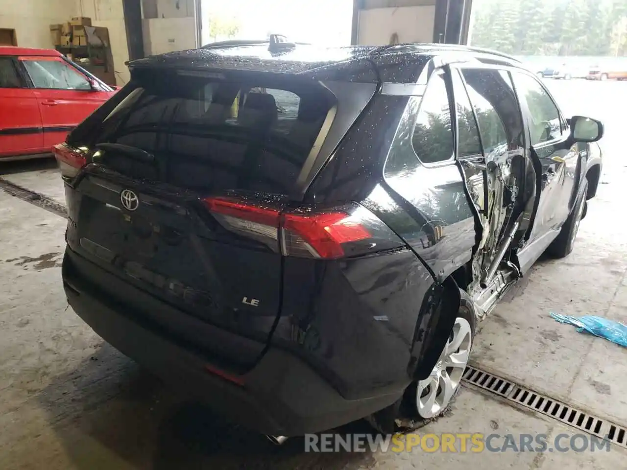 4 Photograph of a damaged car JTMH1RFV6KD004766 TOYOTA RAV4 2019