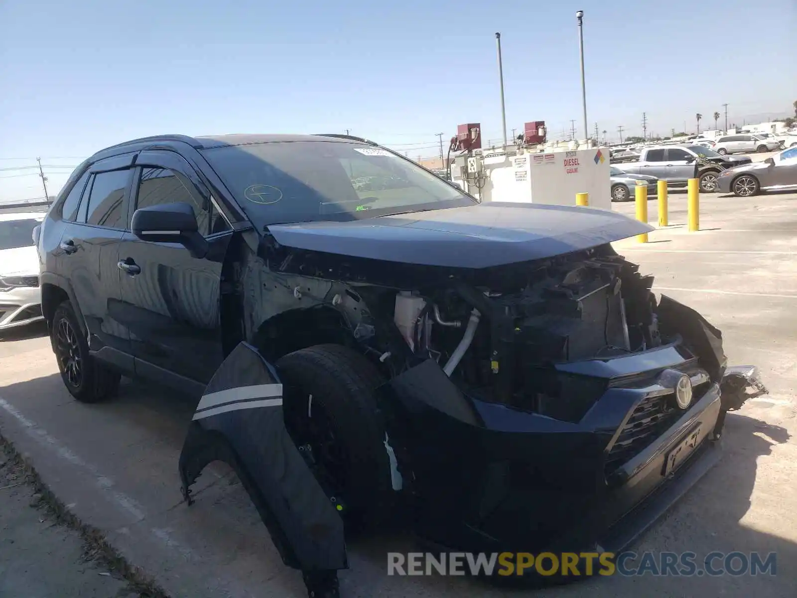 1 Photograph of a damaged car JTMH1RFV6KD028890 TOYOTA RAV4 2019