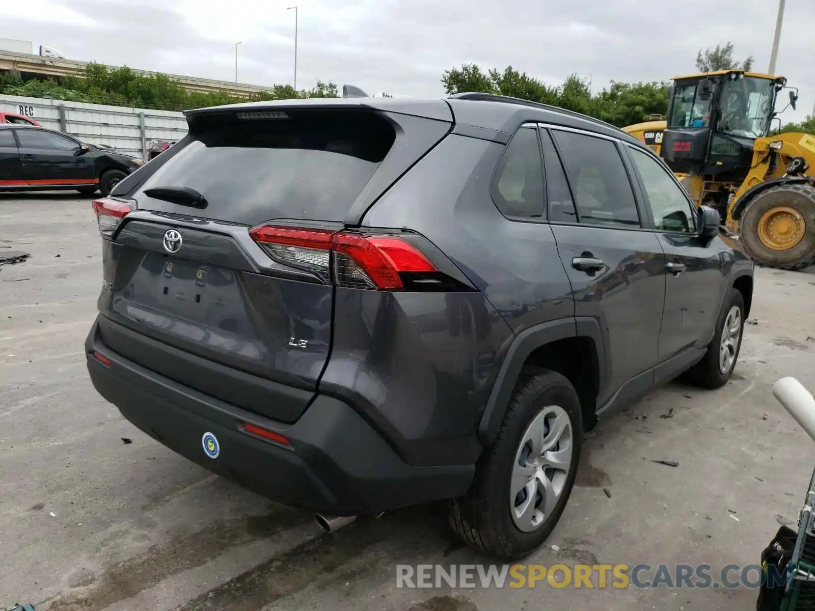 4 Photograph of a damaged car JTMH1RFV6KD032745 TOYOTA RAV4 2019