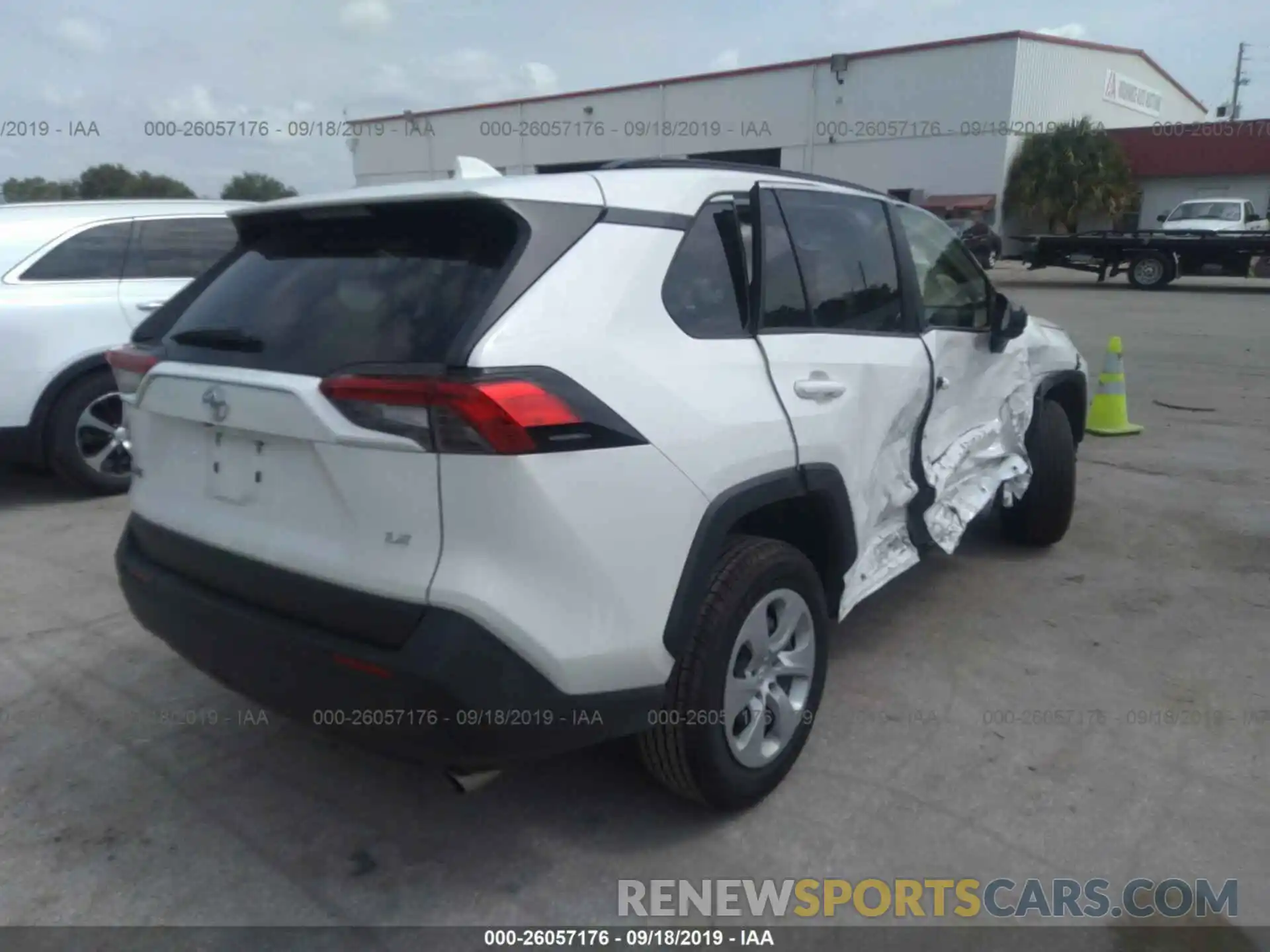 4 Photograph of a damaged car JTMH1RFV6KD501753 TOYOTA RAV4 2019