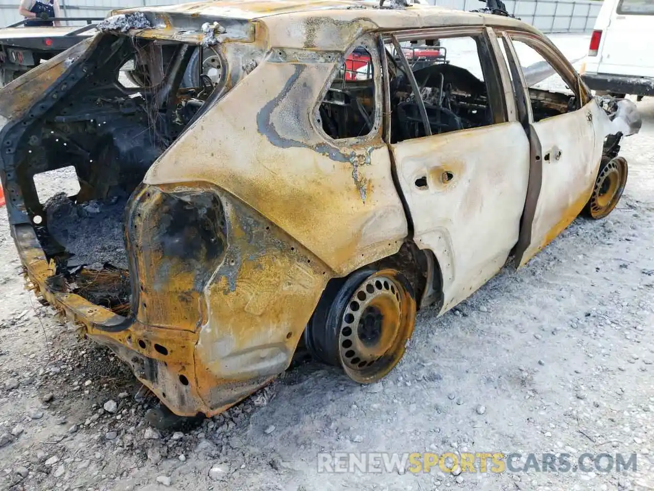 4 Photograph of a damaged car JTMH1RFV6KD509450 TOYOTA RAV4 2019