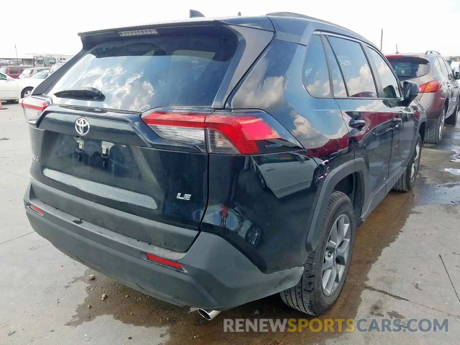 4 Photograph of a damaged car JTMH1RFV6KD511084 TOYOTA RAV4 2019