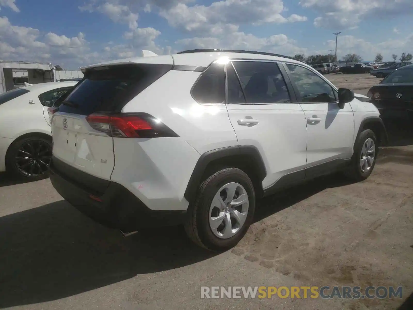 4 Photograph of a damaged car JTMH1RFV6KD514311 TOYOTA RAV4 2019