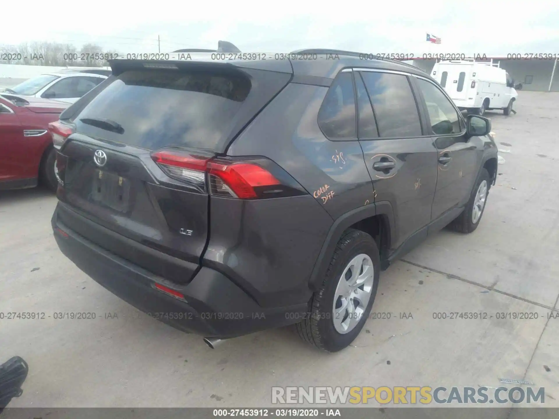 4 Photograph of a damaged car JTMH1RFV6KJ002825 TOYOTA RAV4 2019