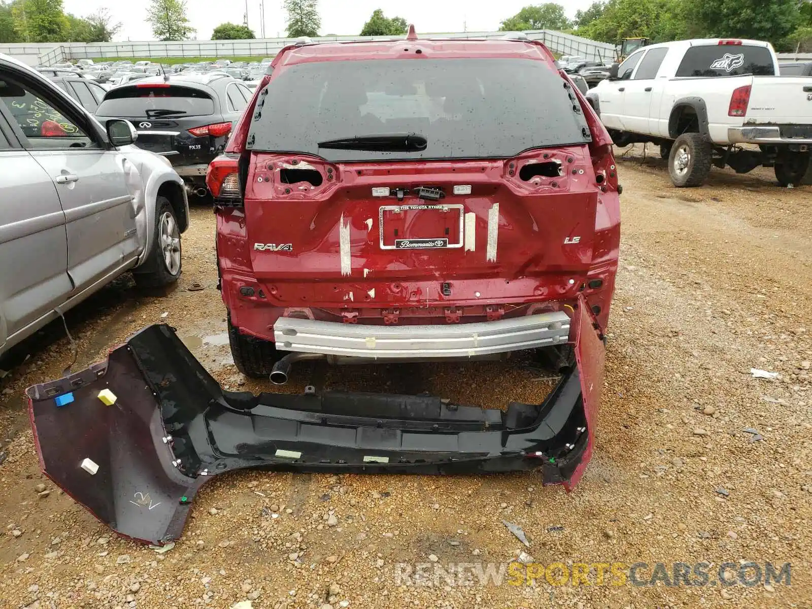 9 Photograph of a damaged car JTMH1RFV6KJ004395 TOYOTA RAV4 2019