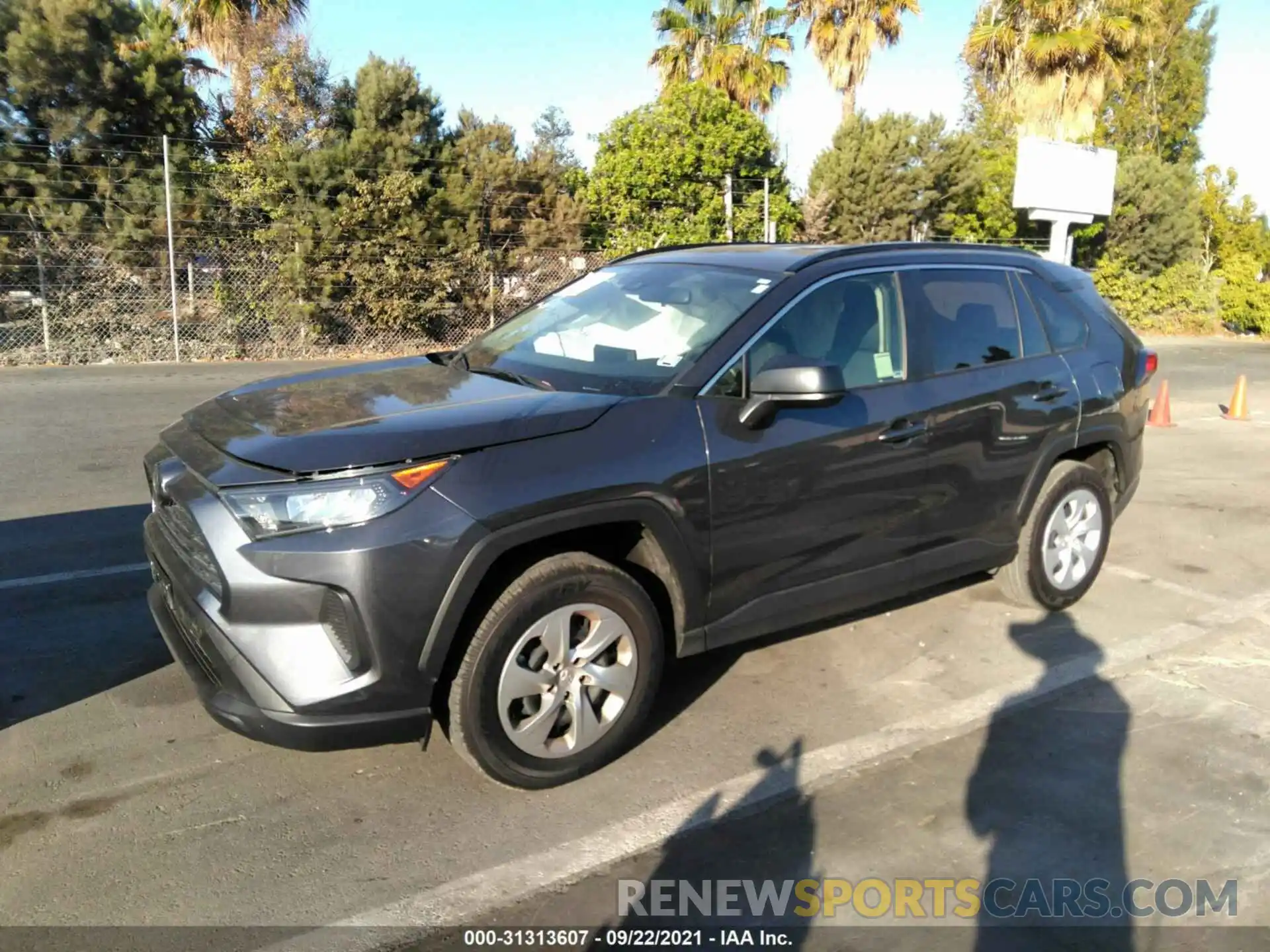 2 Photograph of a damaged car JTMH1RFV6KJ004901 TOYOTA RAV4 2019