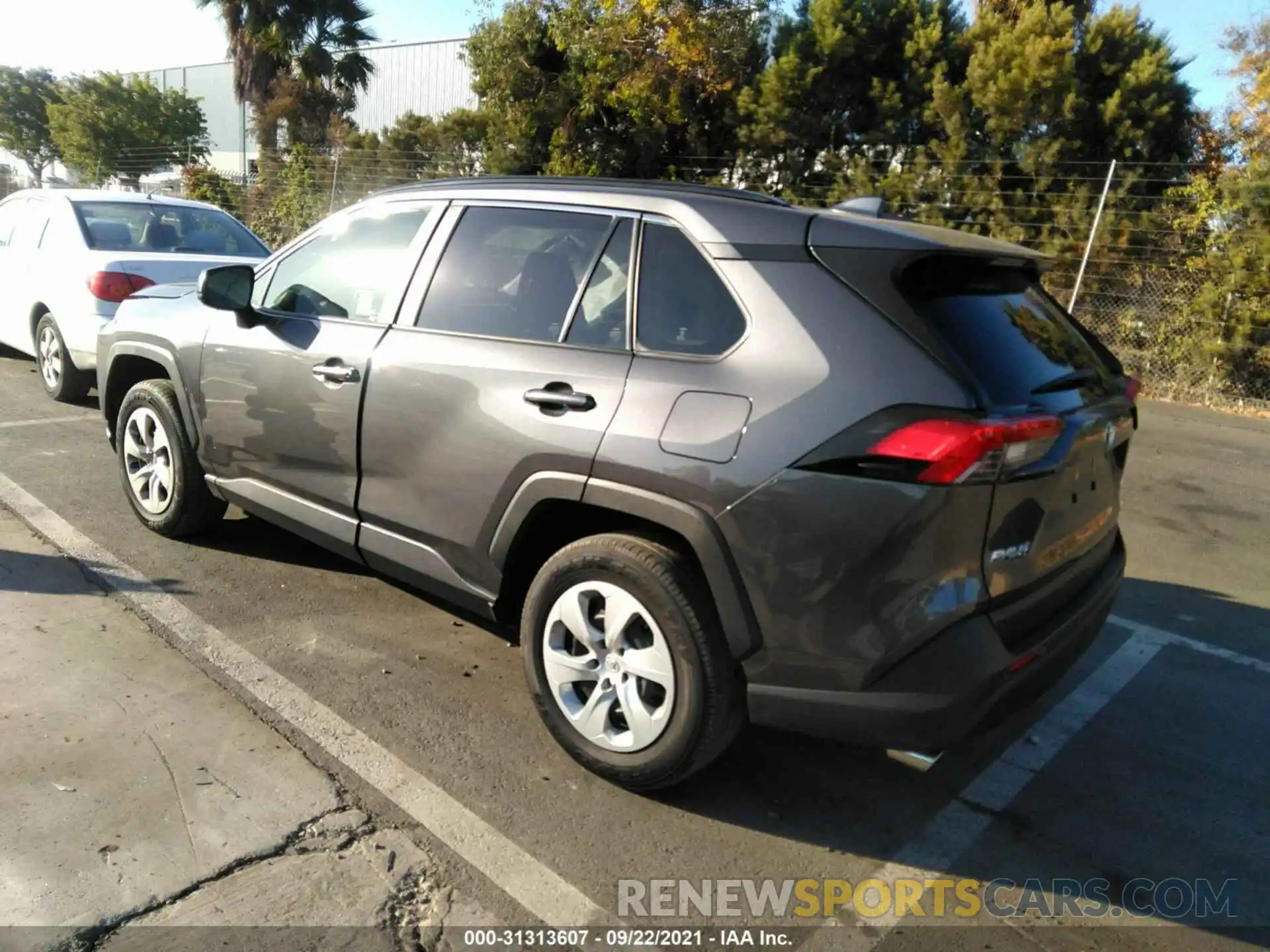 3 Photograph of a damaged car JTMH1RFV6KJ004901 TOYOTA RAV4 2019