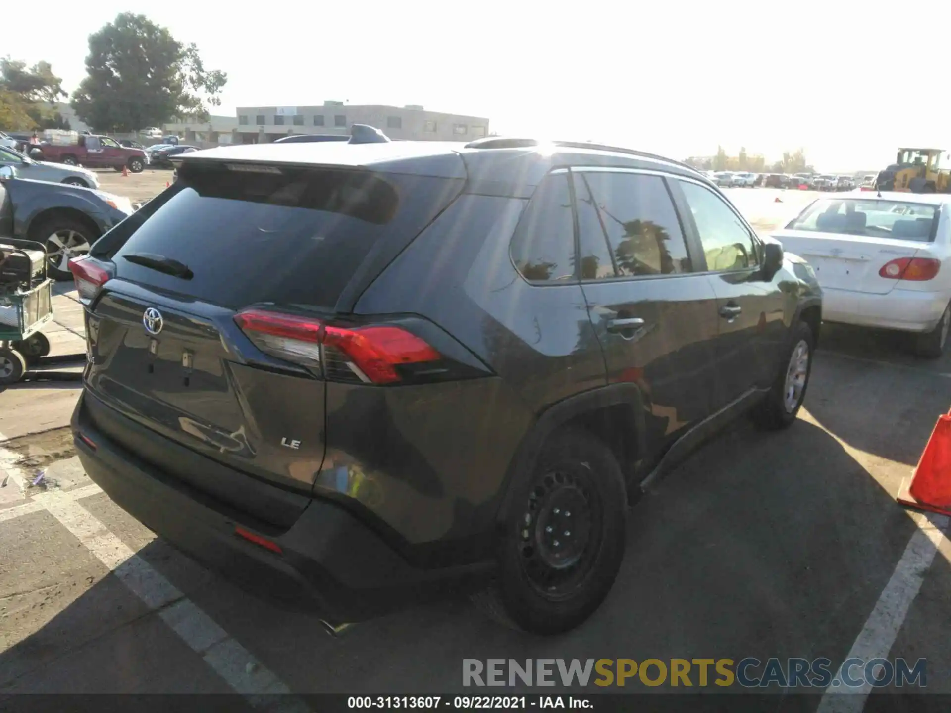 4 Photograph of a damaged car JTMH1RFV6KJ004901 TOYOTA RAV4 2019