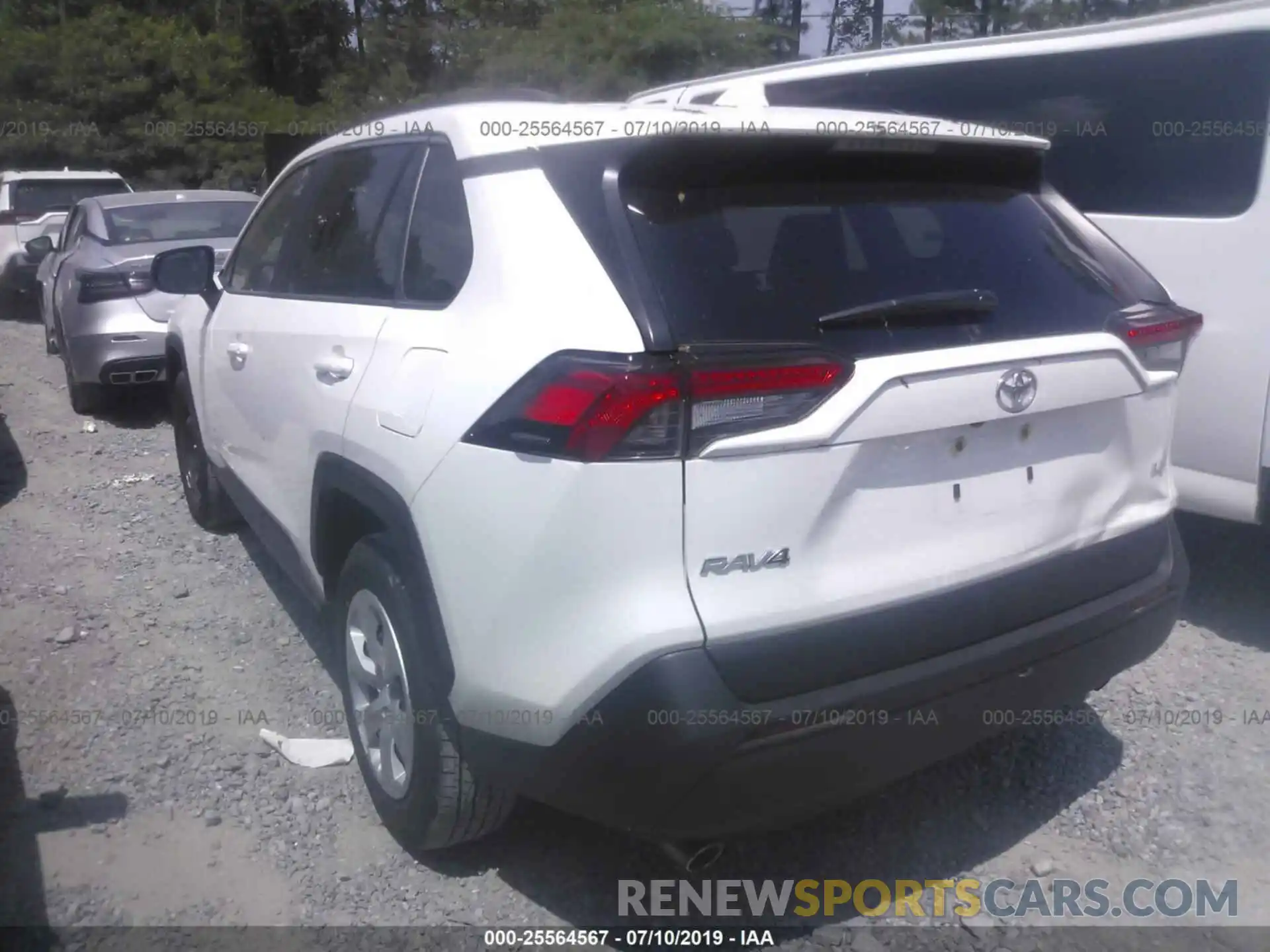 3 Photograph of a damaged car JTMH1RFV6KJ005398 TOYOTA RAV4 2019