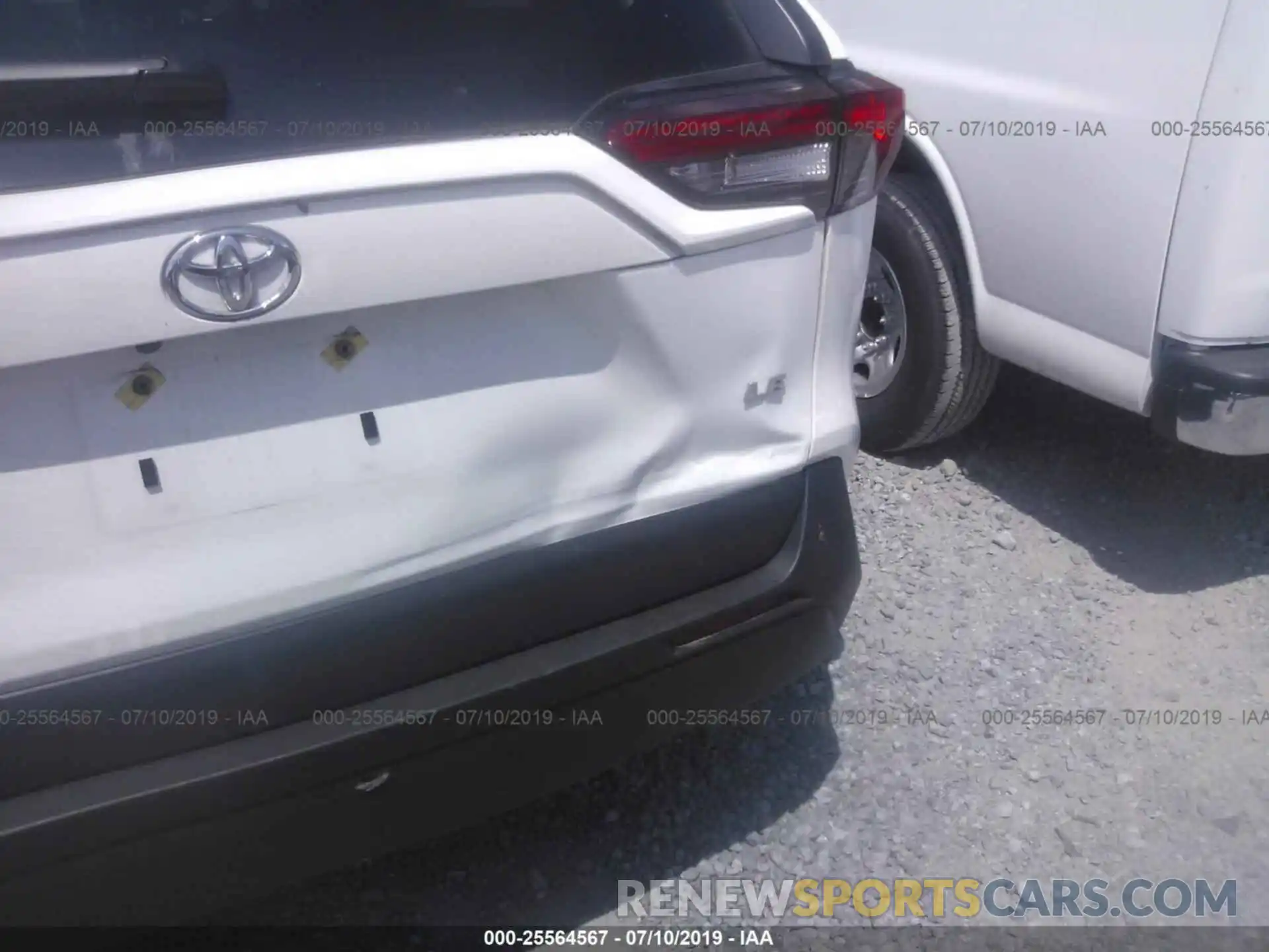 6 Photograph of a damaged car JTMH1RFV6KJ005398 TOYOTA RAV4 2019