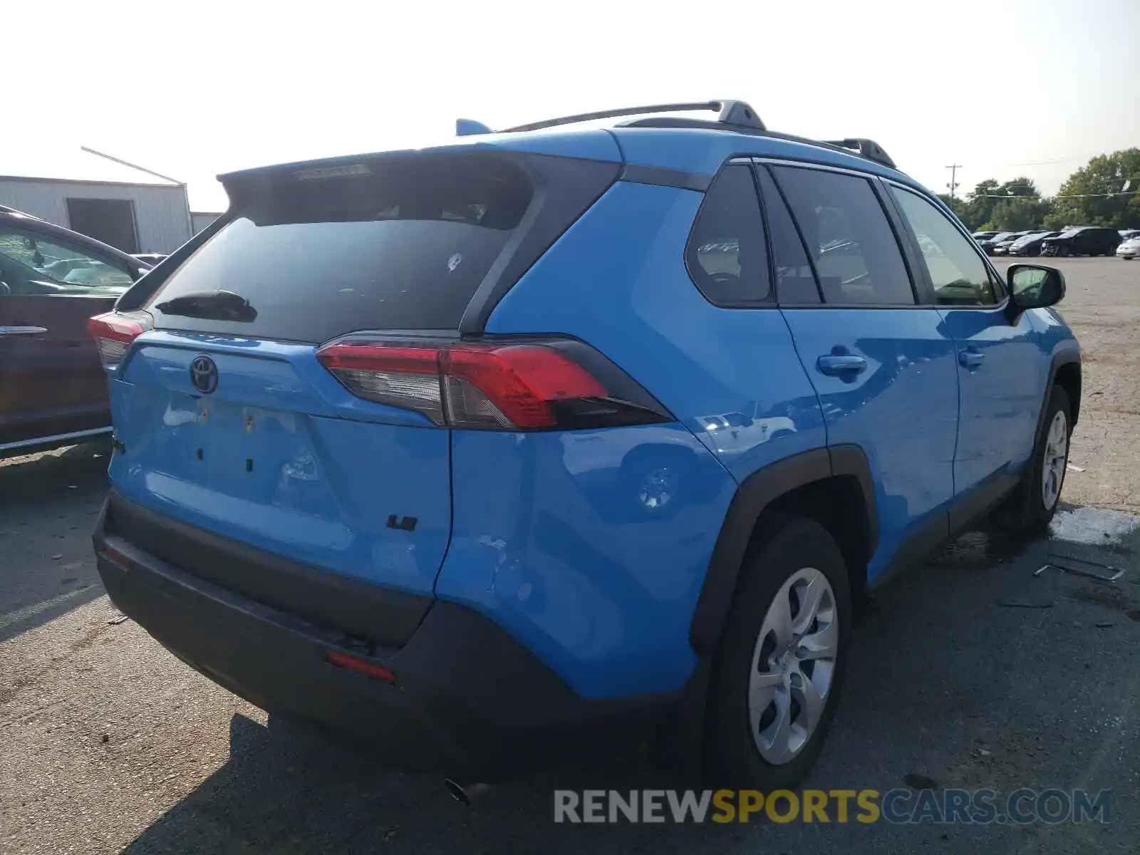 4 Photograph of a damaged car JTMH1RFV6KJ006082 TOYOTA RAV4 2019