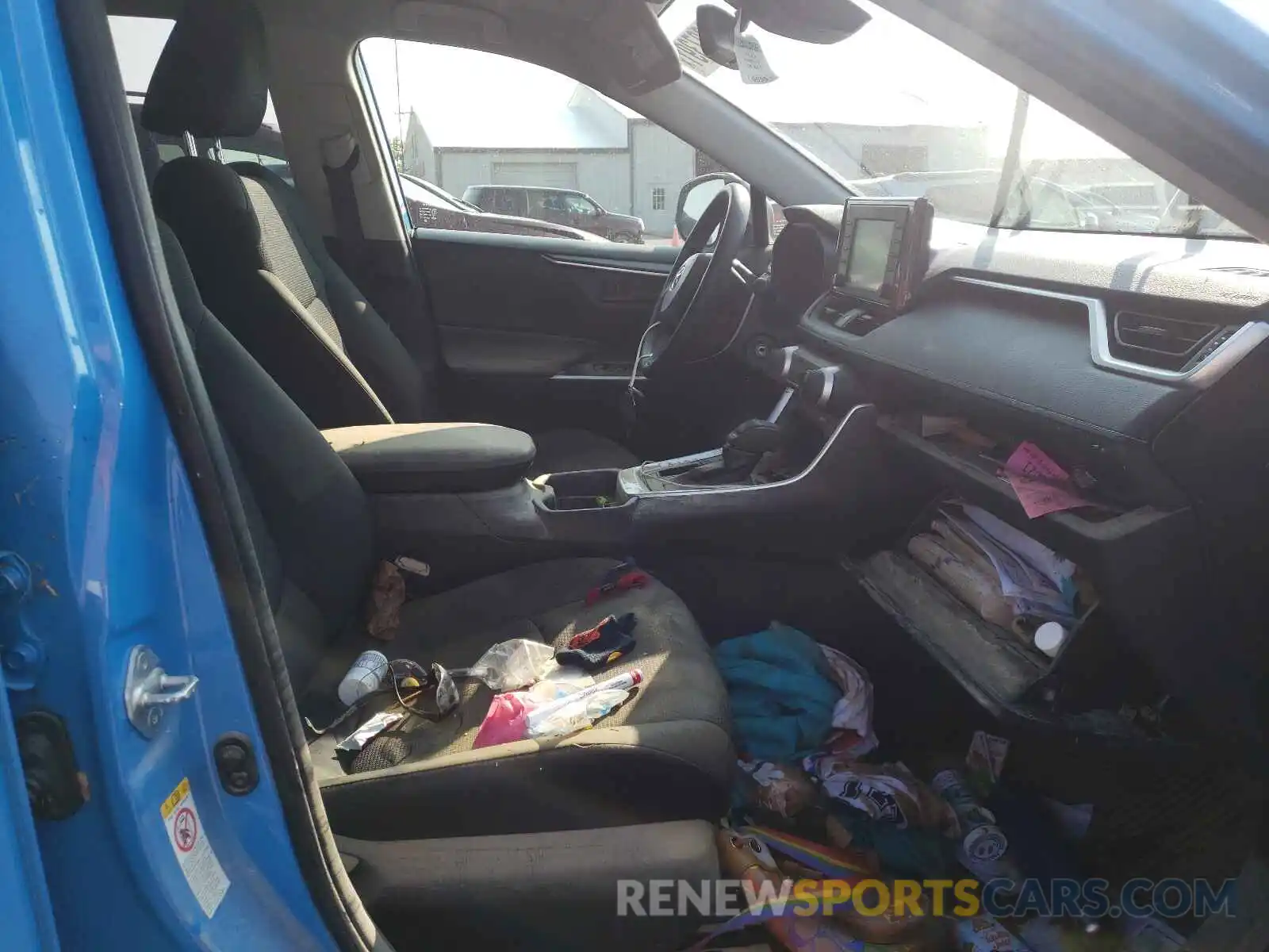 5 Photograph of a damaged car JTMH1RFV6KJ006082 TOYOTA RAV4 2019