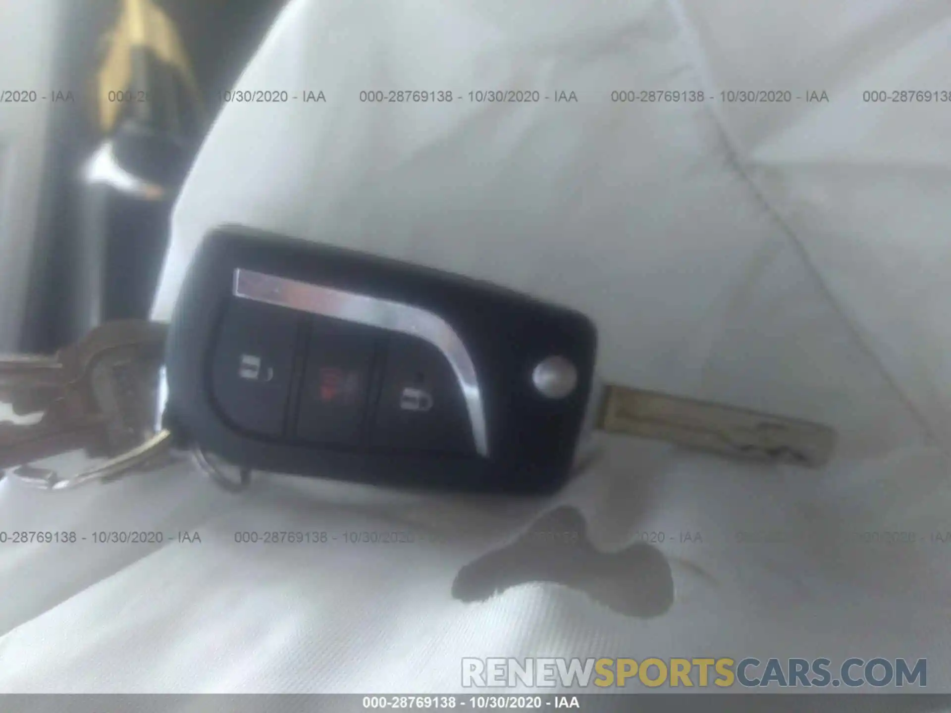 11 Photograph of a damaged car JTMH1RFV6KJ006633 TOYOTA RAV4 2019