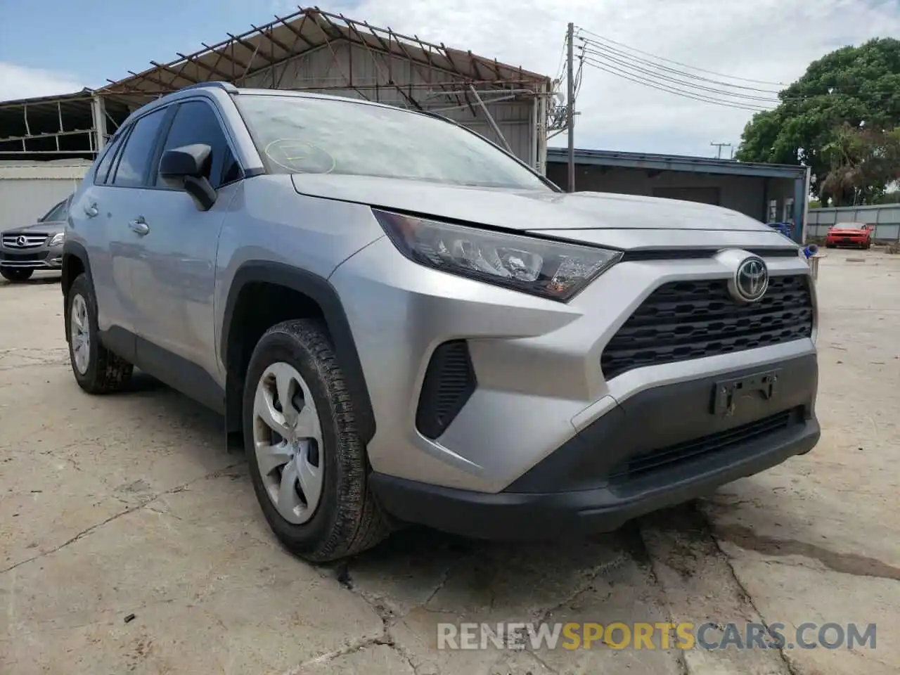 1 Photograph of a damaged car JTMH1RFV6KJ007247 TOYOTA RAV4 2019