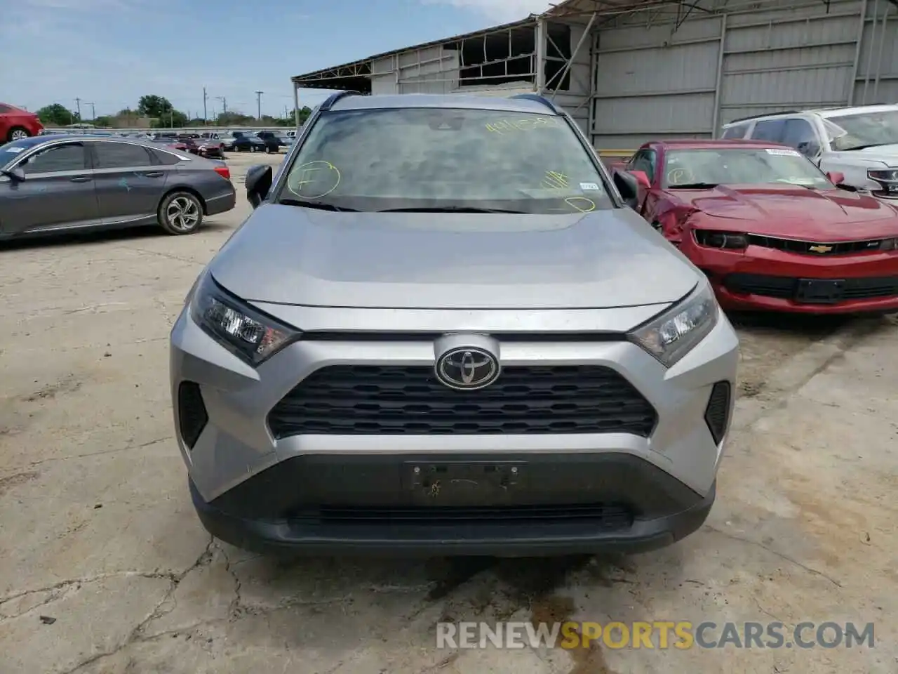 9 Photograph of a damaged car JTMH1RFV6KJ007247 TOYOTA RAV4 2019