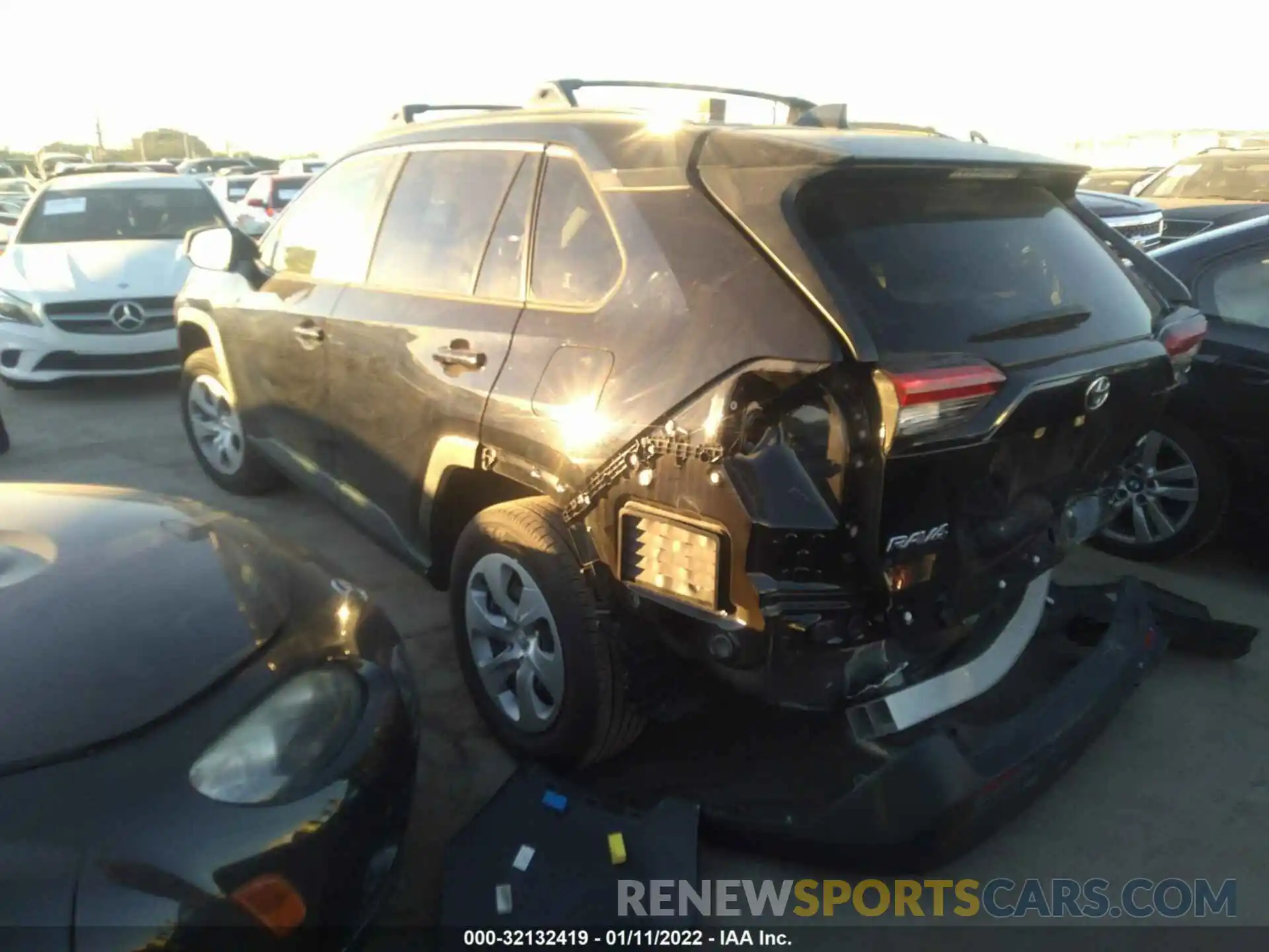 3 Photograph of a damaged car JTMH1RFV6KJ007927 TOYOTA RAV4 2019