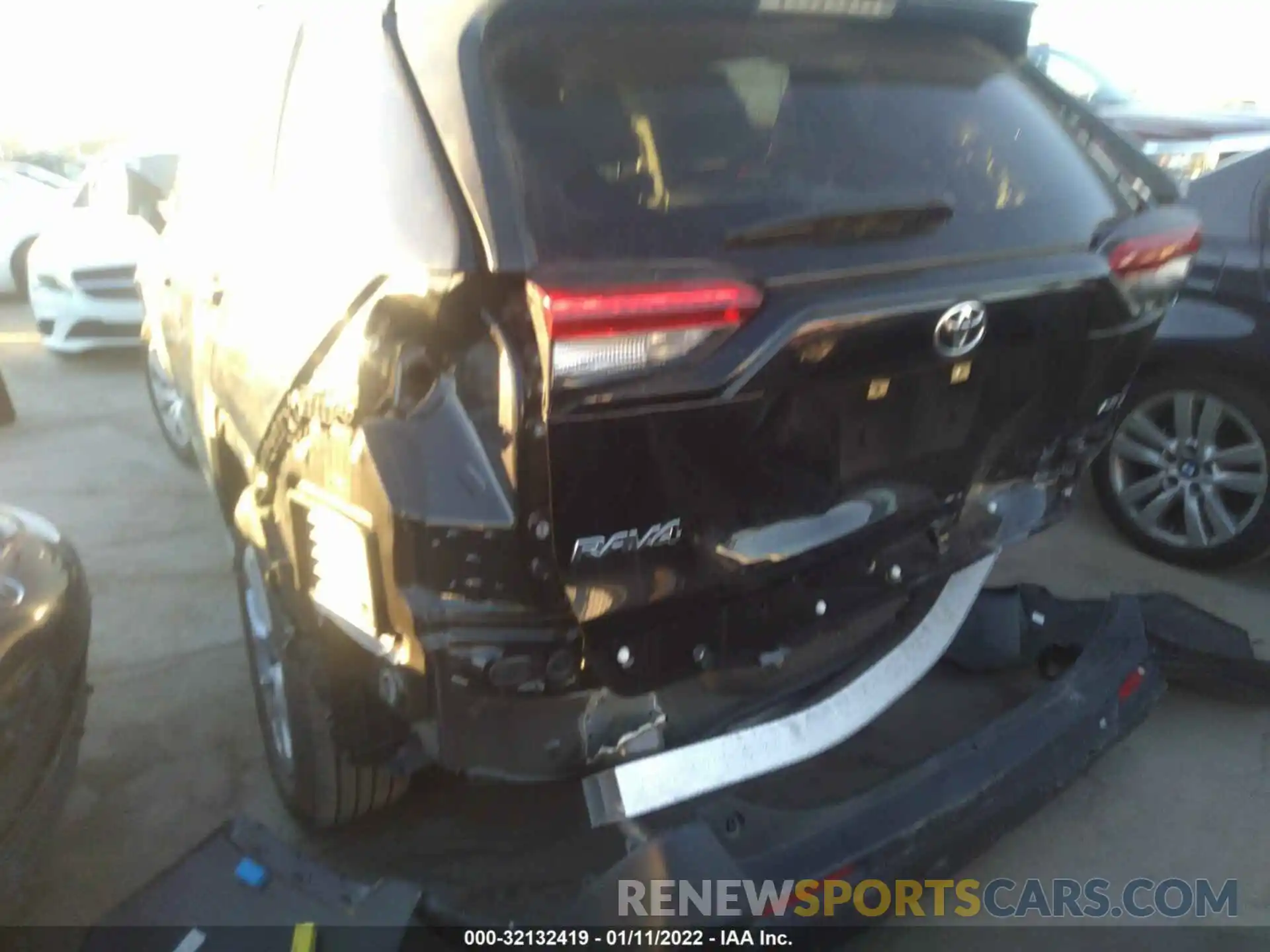 6 Photograph of a damaged car JTMH1RFV6KJ007927 TOYOTA RAV4 2019