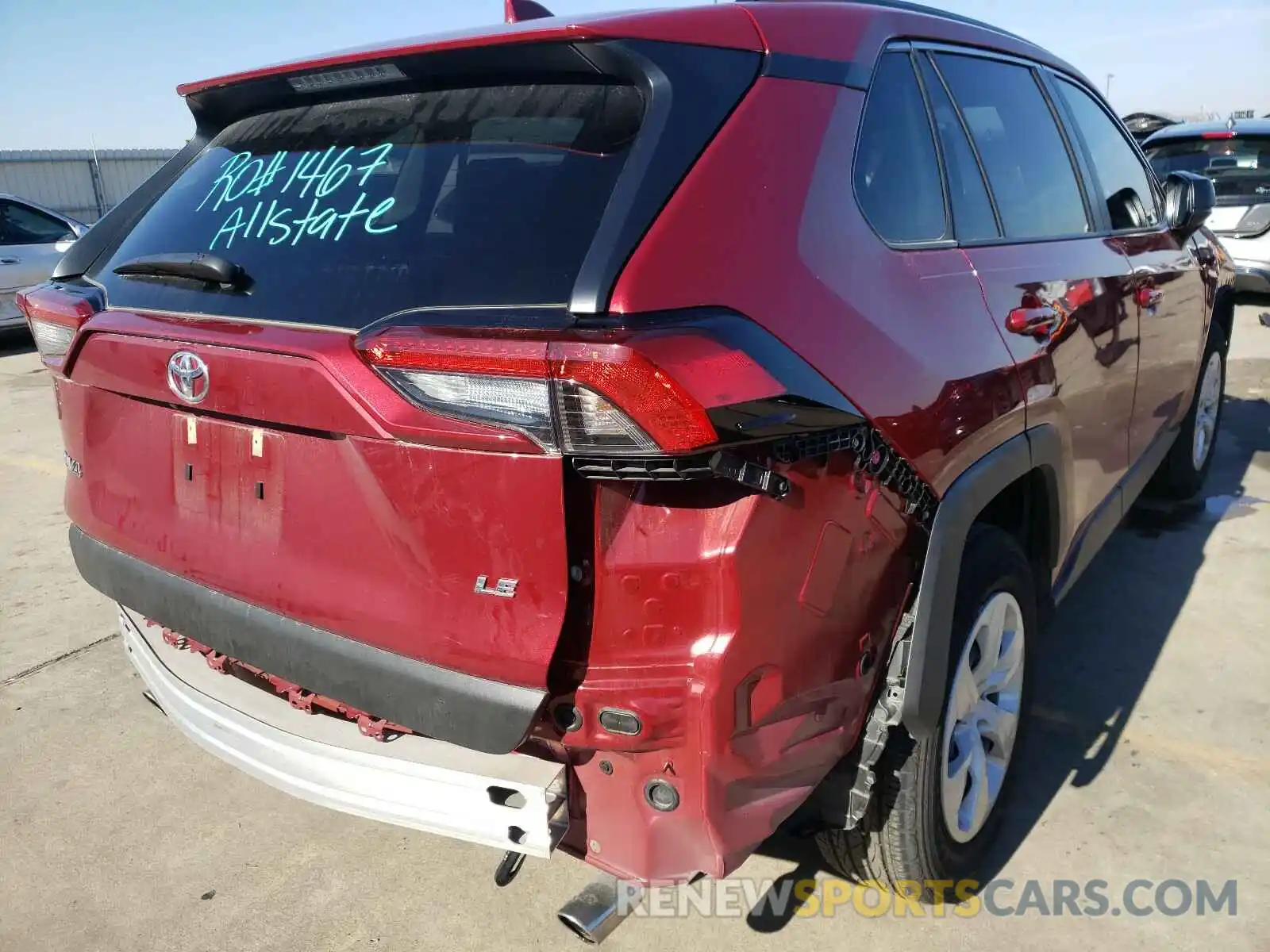 4 Photograph of a damaged car JTMH1RFV6KJ009192 TOYOTA RAV4 2019