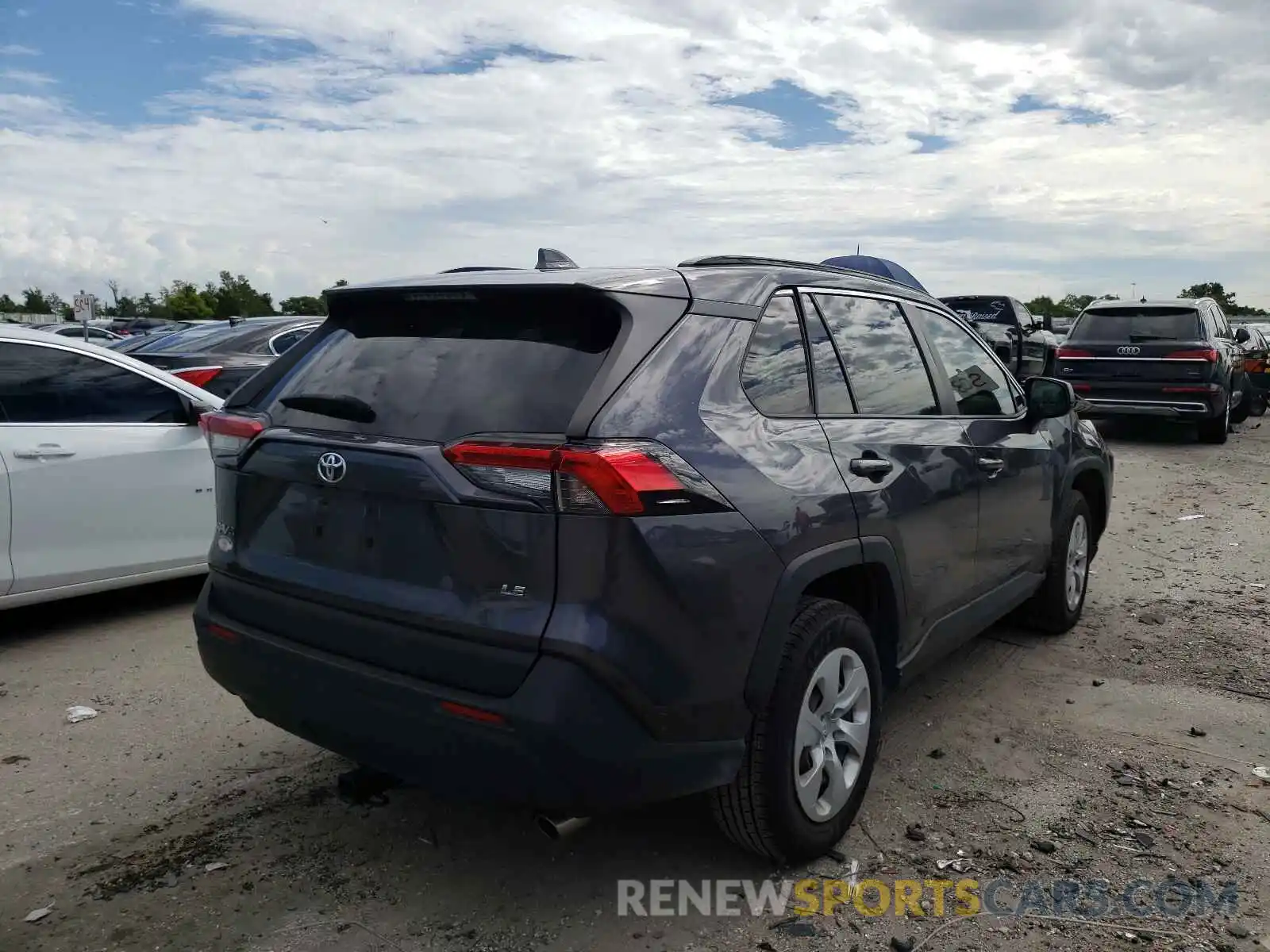 4 Photograph of a damaged car JTMH1RFV6KJ015106 TOYOTA RAV4 2019