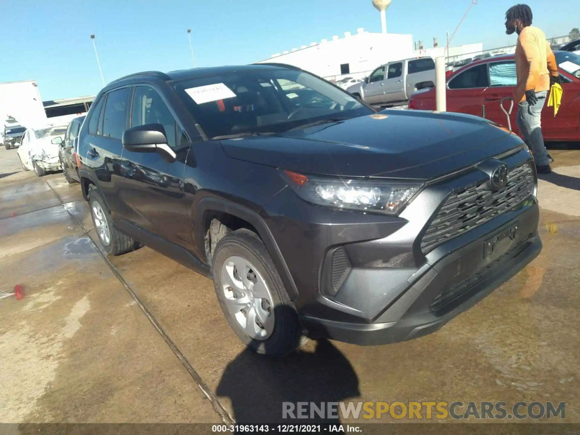 1 Photograph of a damaged car JTMH1RFV7KD006946 TOYOTA RAV4 2019