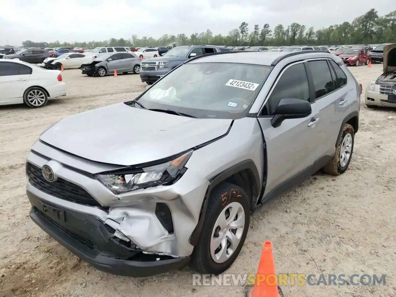 2 Photograph of a damaged car JTMH1RFV7KD010883 TOYOTA RAV4 2019