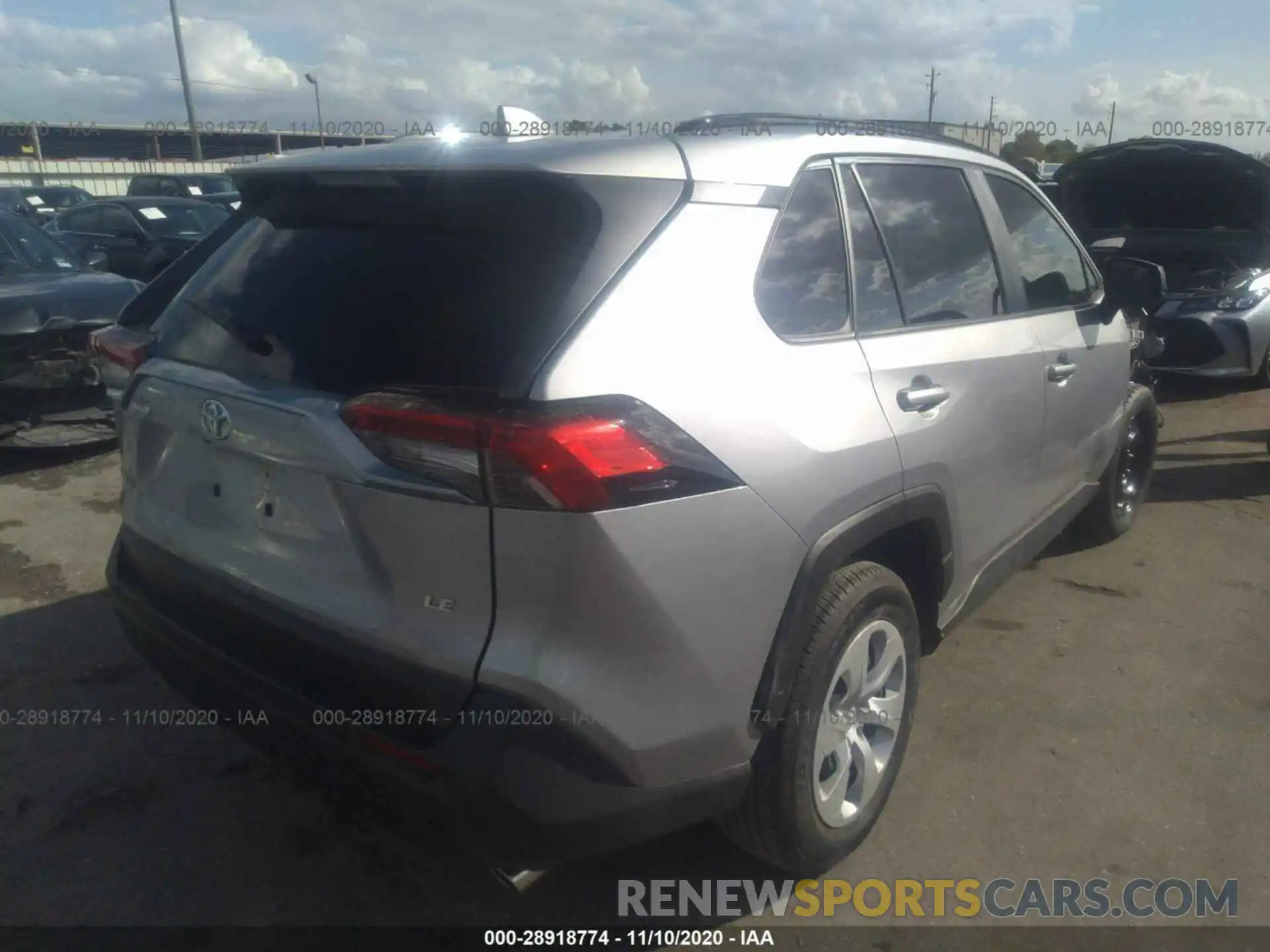 4 Photograph of a damaged car JTMH1RFV7KD012309 TOYOTA RAV4 2019