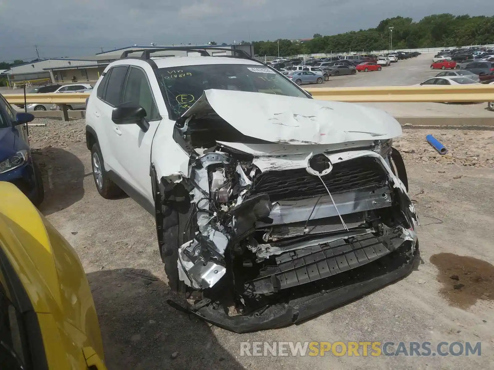 1 Photograph of a damaged car JTMH1RFV7KD014819 TOYOTA RAV4 2019