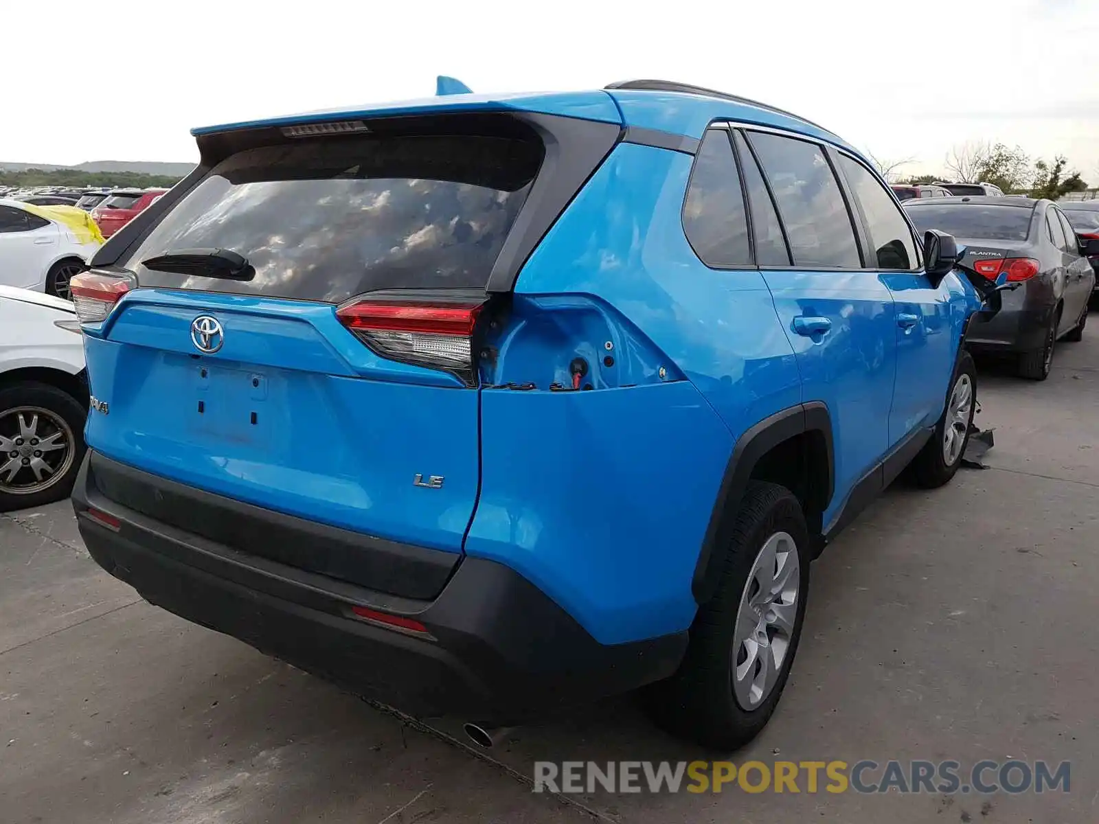 4 Photograph of a damaged car JTMH1RFV7KD024072 TOYOTA RAV4 2019