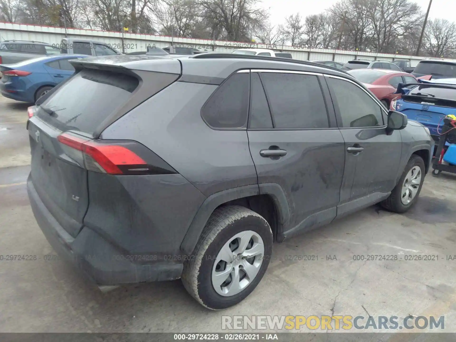 4 Photograph of a damaged car JTMH1RFV7KD500935 TOYOTA RAV4 2019