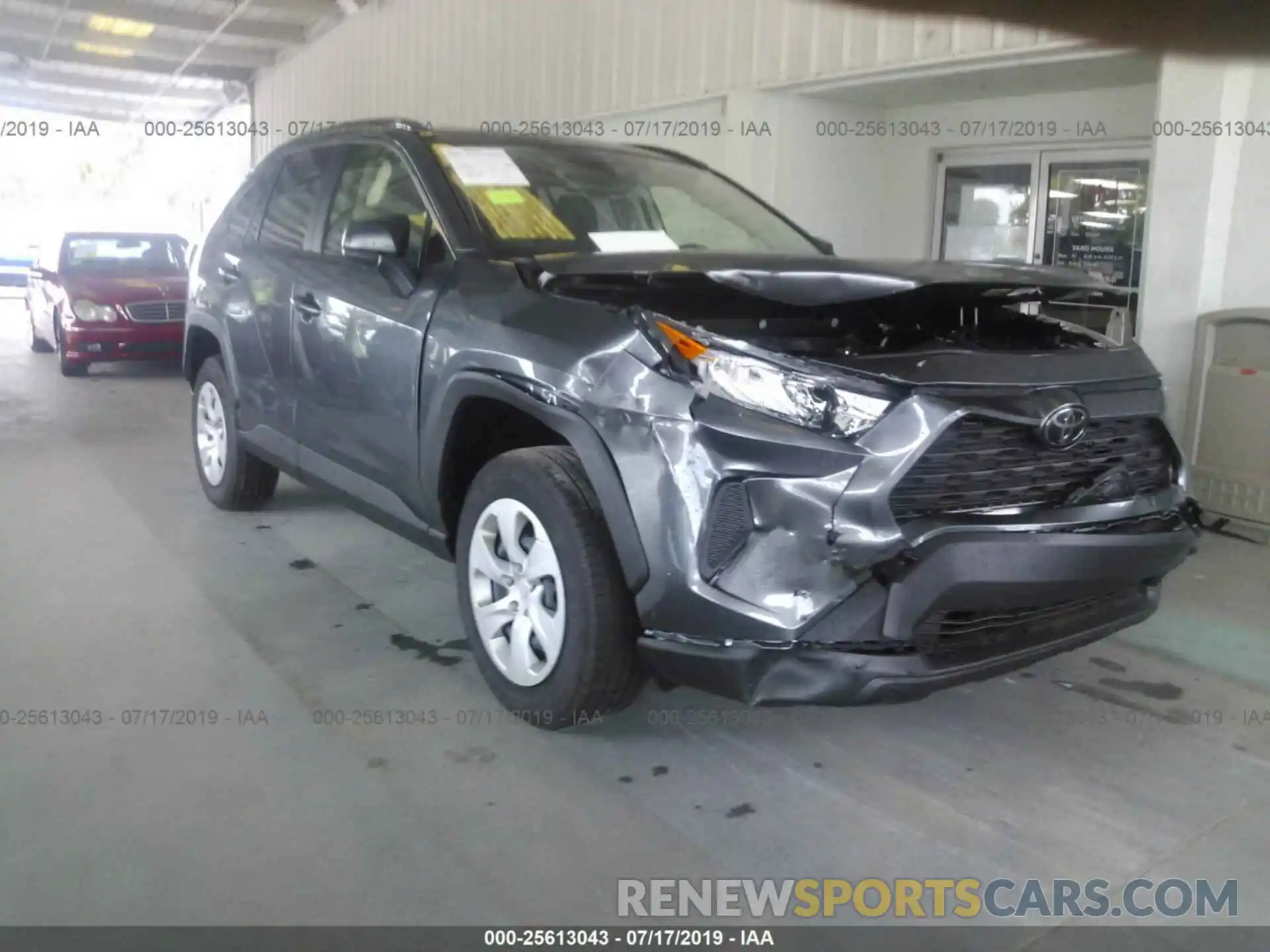 1 Photograph of a damaged car JTMH1RFV7KD507402 TOYOTA RAV4 2019