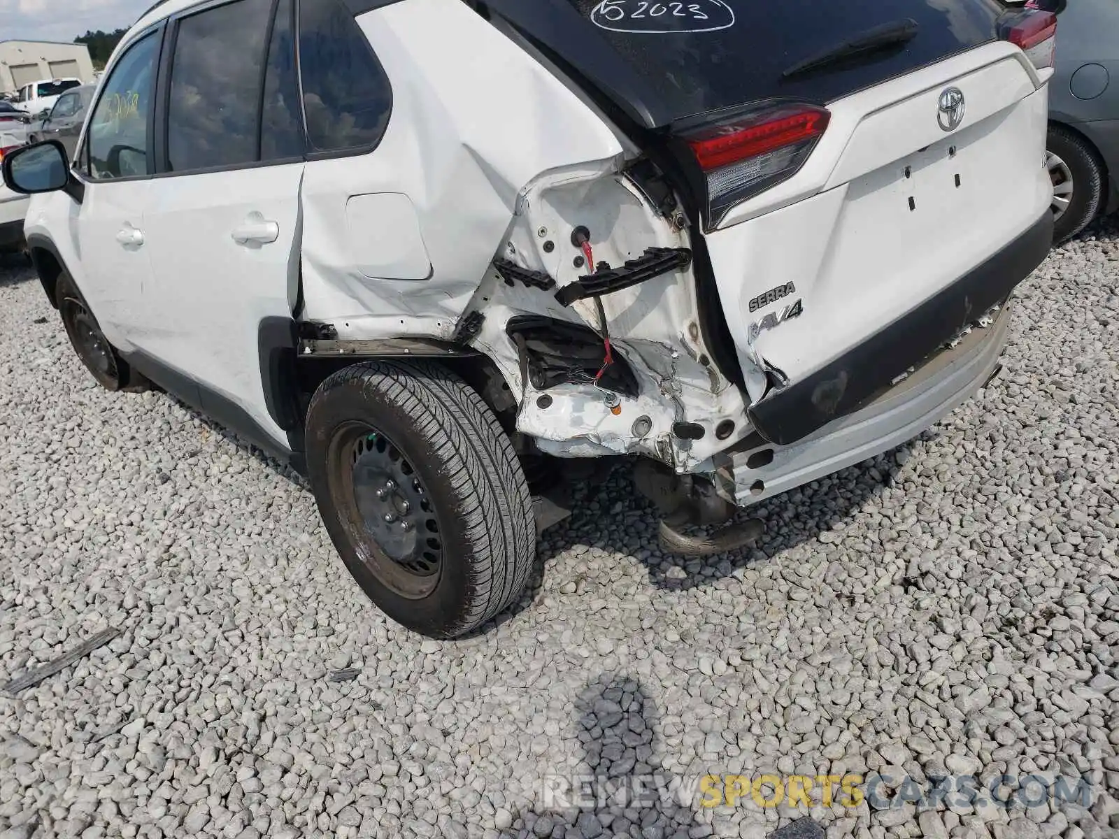 9 Photograph of a damaged car JTMH1RFV7KD507433 TOYOTA RAV4 2019