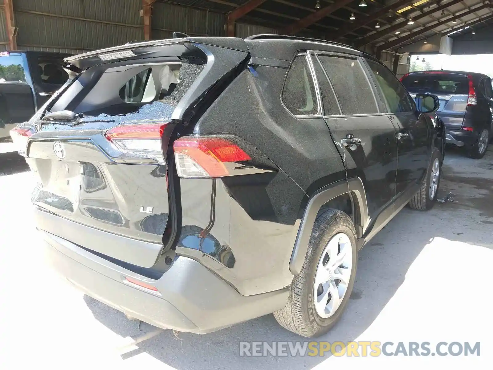 4 Photograph of a damaged car JTMH1RFV7KD516617 TOYOTA RAV4 2019