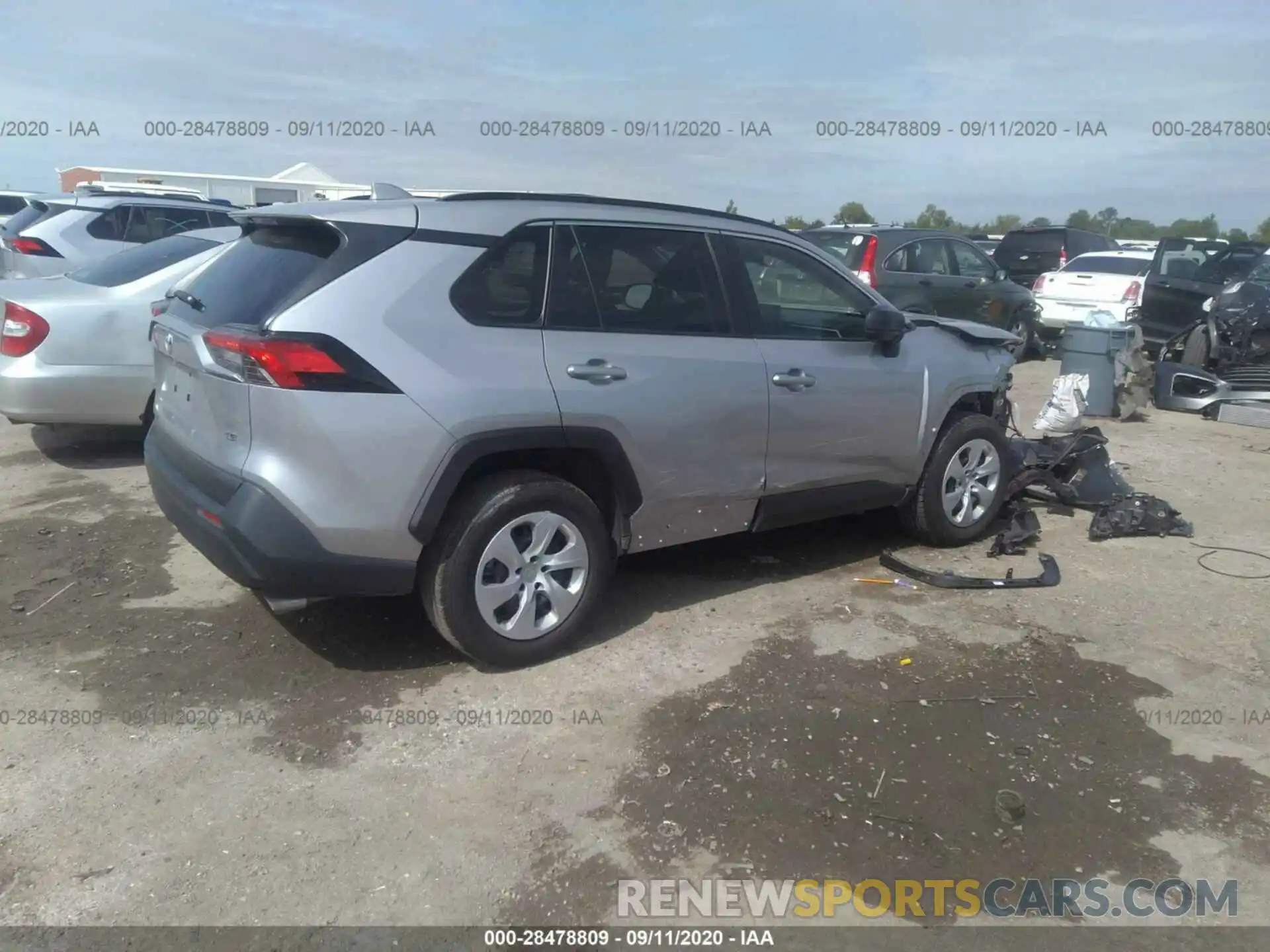 4 Photograph of a damaged car JTMH1RFV7KJ002977 TOYOTA RAV4 2019