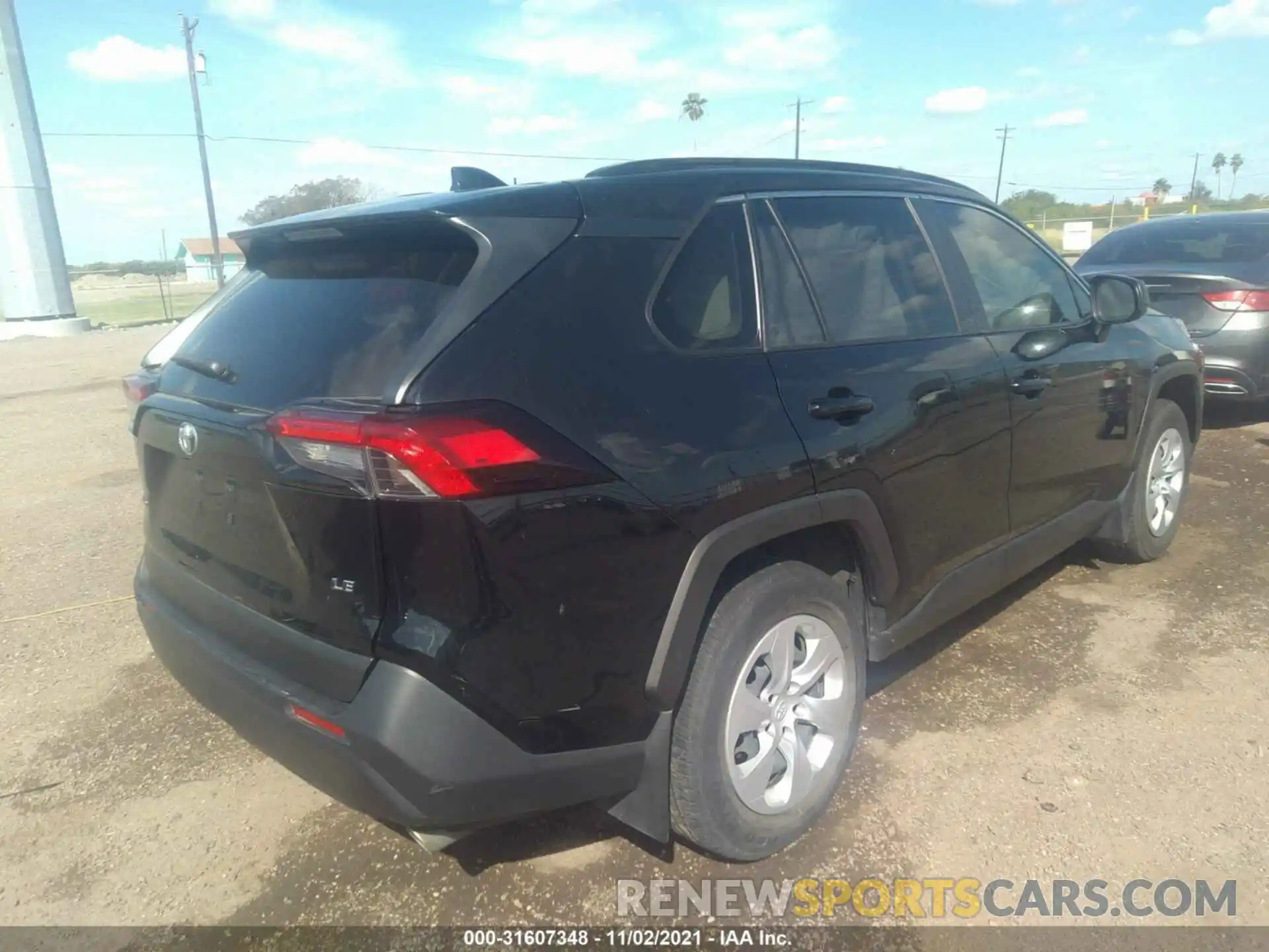 4 Photograph of a damaged car JTMH1RFV7KJ004003 TOYOTA RAV4 2019