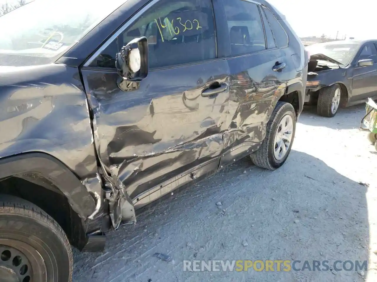 9 Photograph of a damaged car JTMH1RFV7KJ004471 TOYOTA RAV4 2019