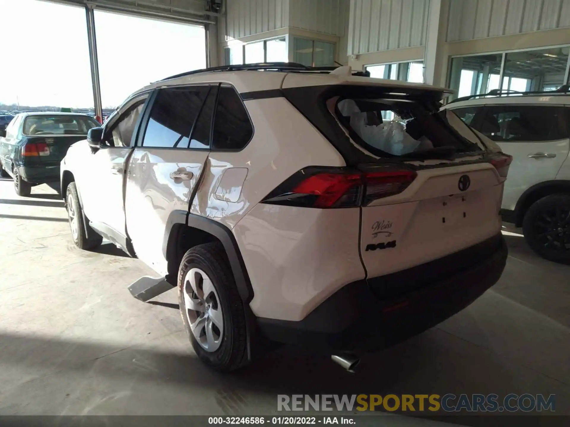 3 Photograph of a damaged car JTMH1RFV7KJ004664 TOYOTA RAV4 2019