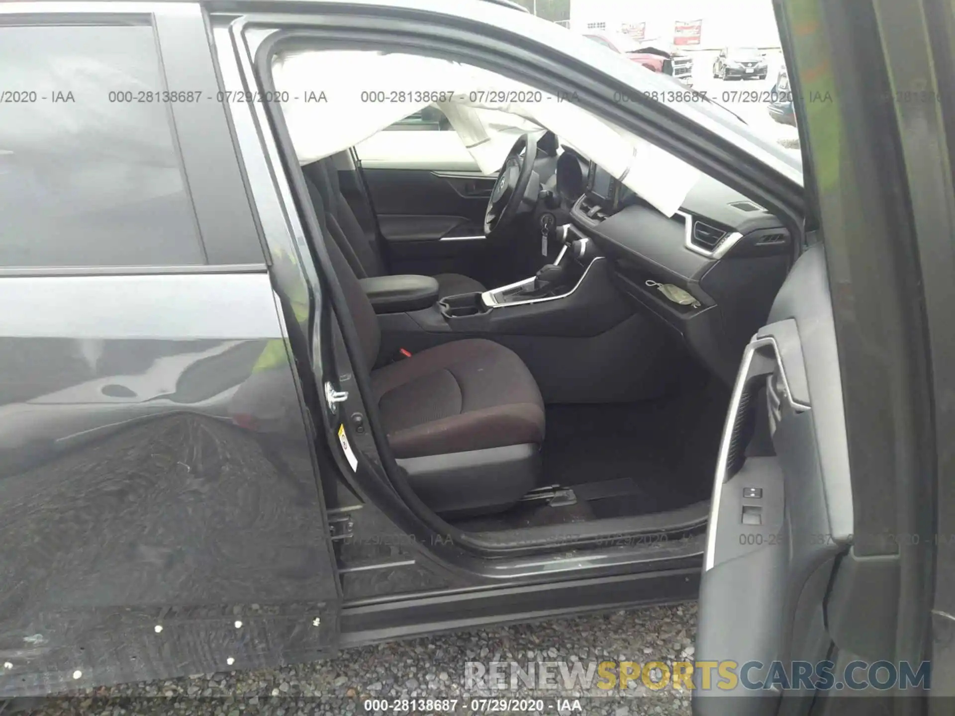 5 Photograph of a damaged car JTMH1RFV7KJ004809 TOYOTA RAV4 2019