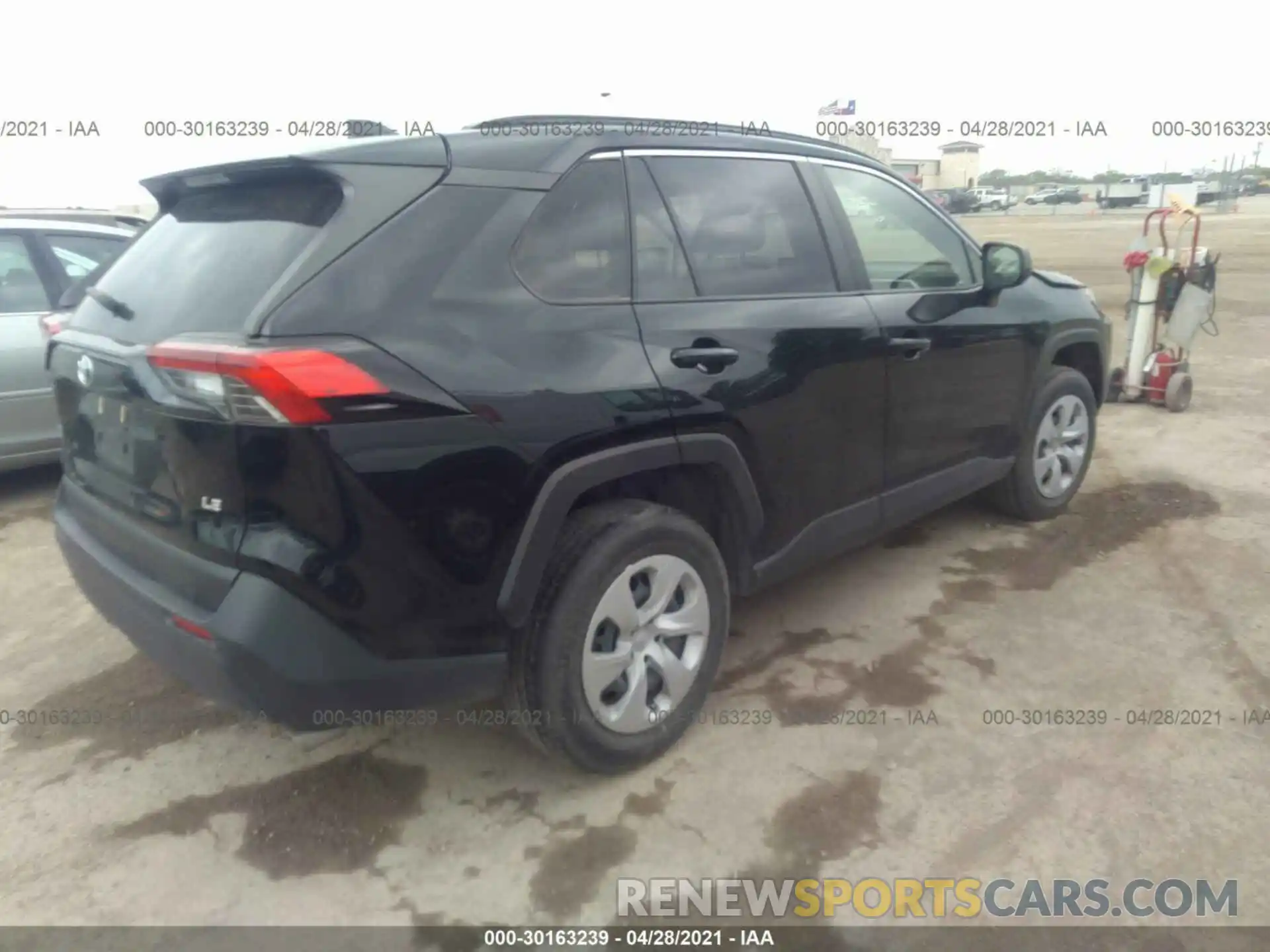 4 Photograph of a damaged car JTMH1RFV7KJ006124 TOYOTA RAV4 2019