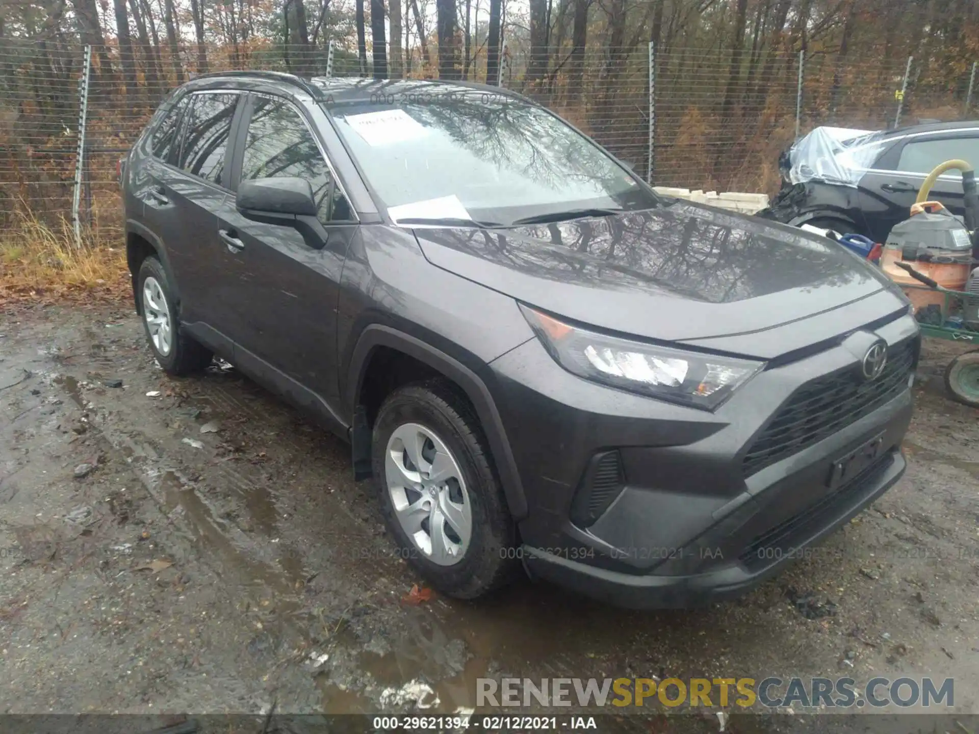 1 Photograph of a damaged car JTMH1RFV7KJ006625 TOYOTA RAV4 2019